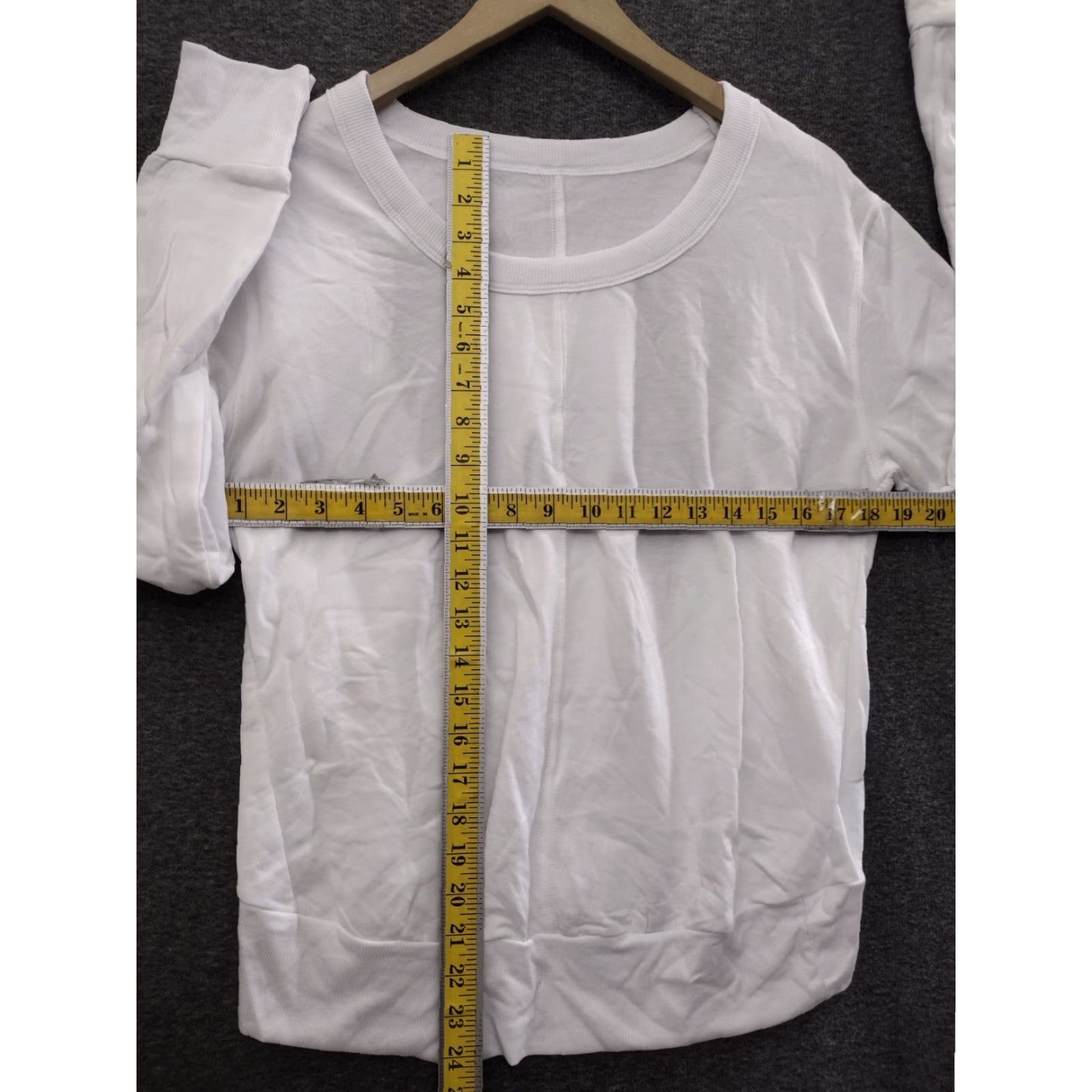Vintage Unbranded Women's Blouse Long Sleeve White Crew Neck Cut Out Open Back Size M Size M / US 6-8 / IT 42-44 - 4 Thumbnail