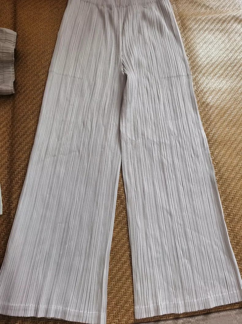 Issey Miyake Issey Miyake size:4 White pleated pants Size 42" / US 20 - 1 Thumbnail