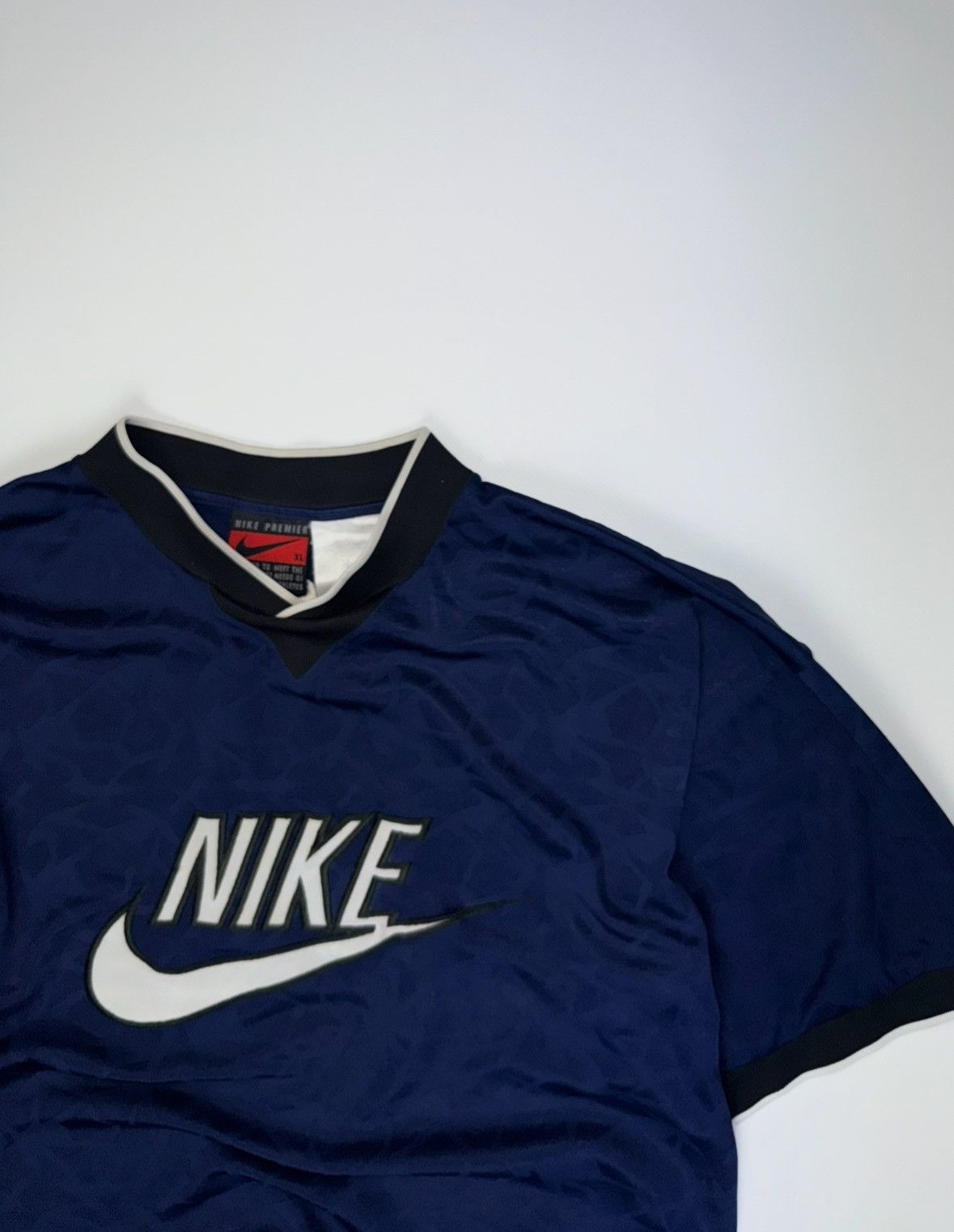 Nike Vintage Nike Navy Blue V-Neck Jersey Tee - Big Logo Rare 9S Size US XL / EU 56 / 4 - 2 Thumbnail
