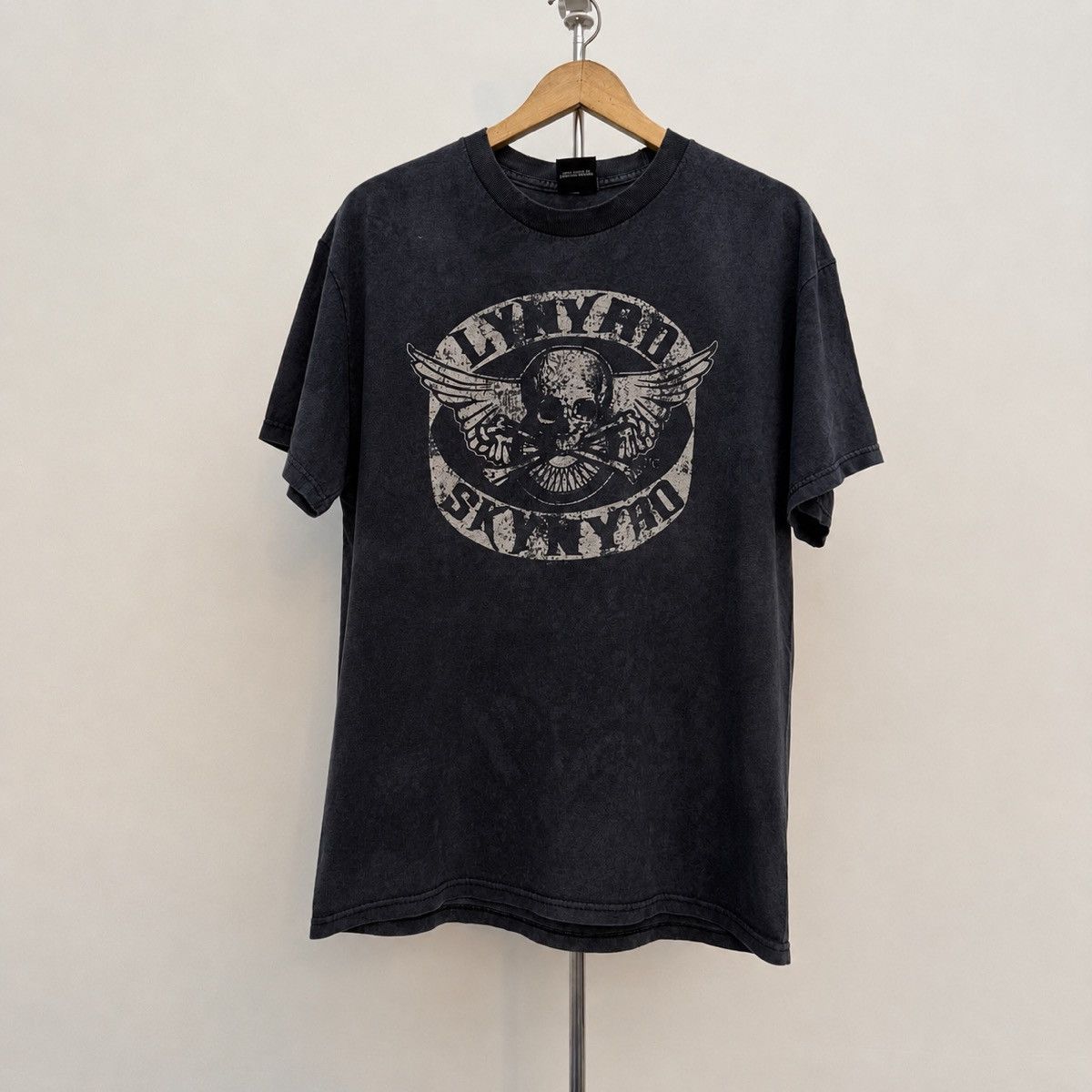 Band Tees Lynyrd Skynyrd Skull & Wings trashed faded distressed tshirt Size US L / EU 52-54 / 3 - 1 Thumbnail
