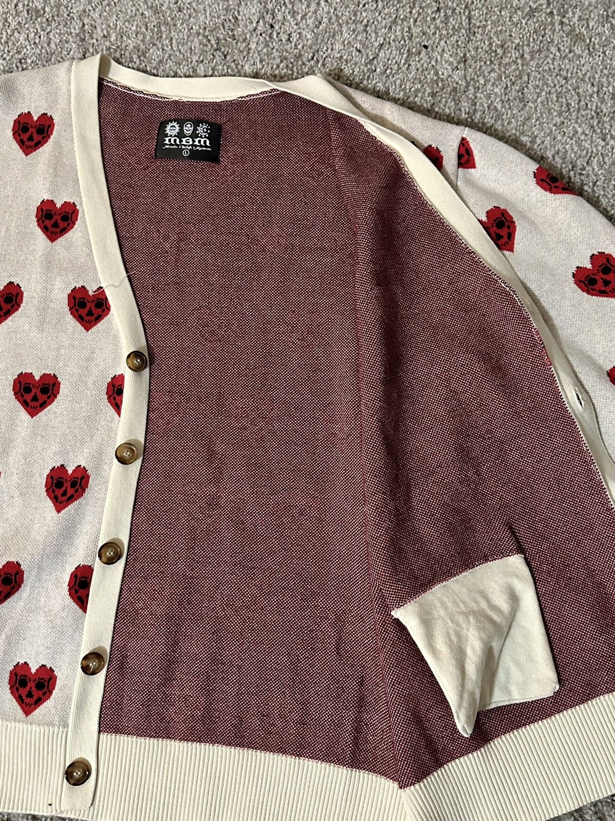 Keith Haring × Uniqlo UNIQLO x Keith Haring Cream Cardigan with Red Heart Pattern Size US L / EU 52-54 / 3 - 4 Thumbnail