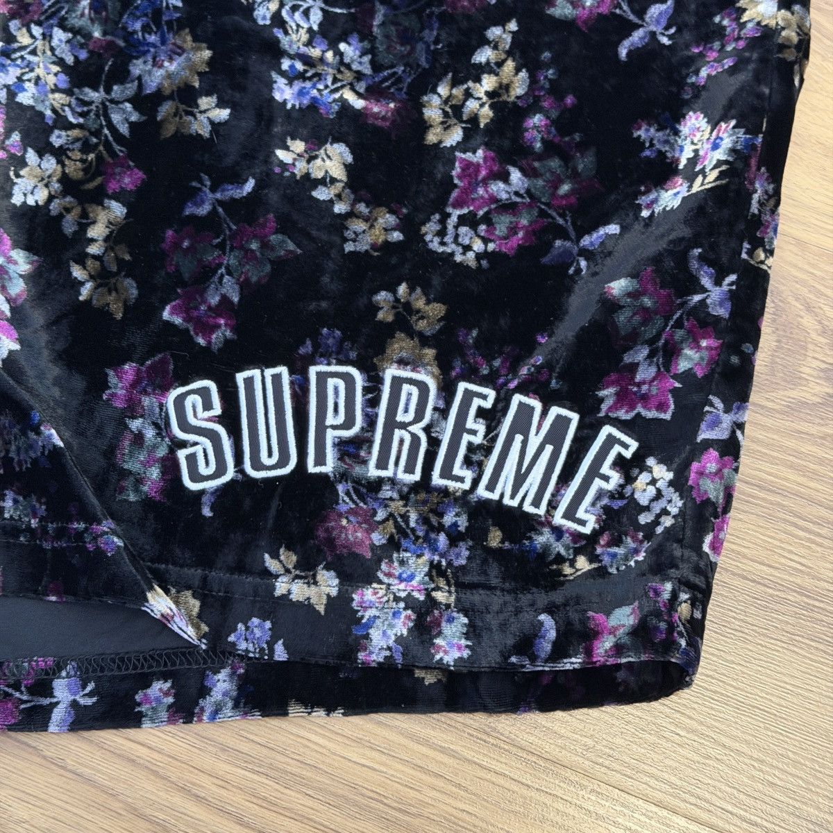 Supreme Supreme Floral Velour Shorts Size Large Size US 35 - 7 Thumbnail