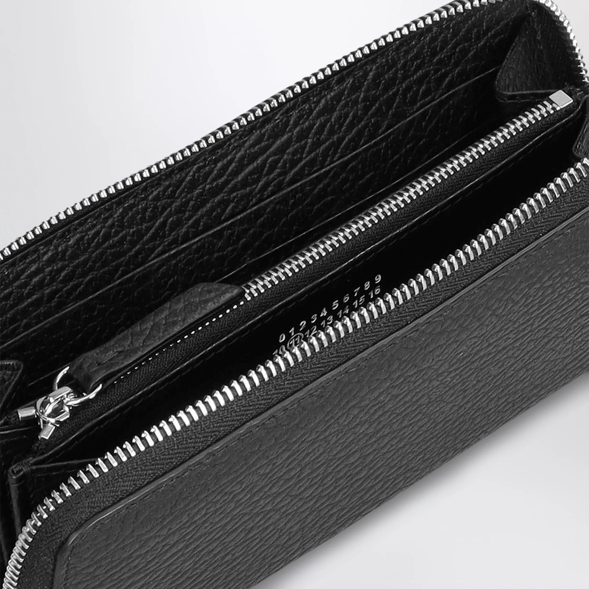 Maison Margiela o1d2blof0526 Size: OS / Four Stitches Zip-around Wallet Size ONE SIZE - 3 Thumbnail