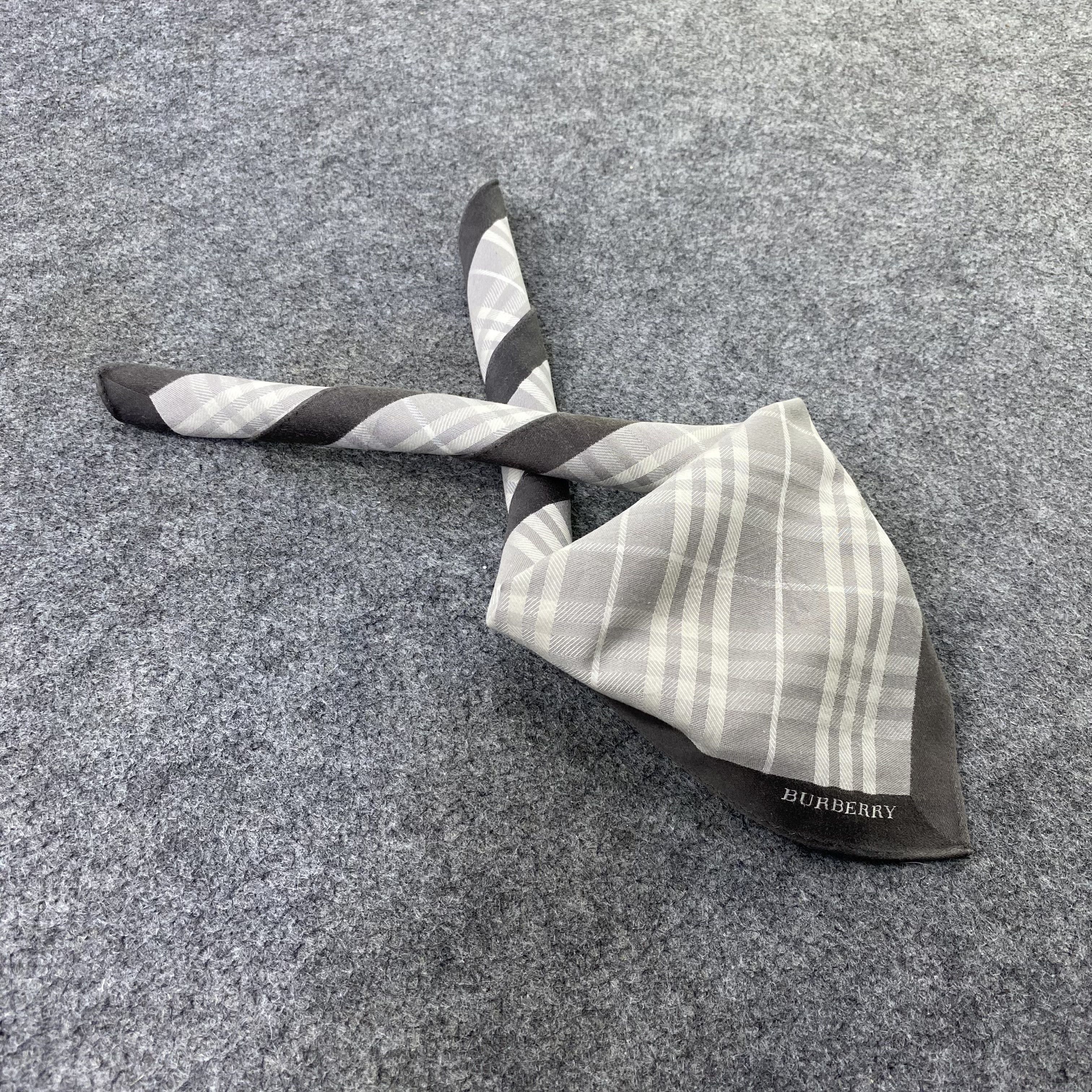 Burberry Burberry Handkerchief / Bandana / Neckerchief-B2128 Size ONE SIZE - 1 Thumbnail