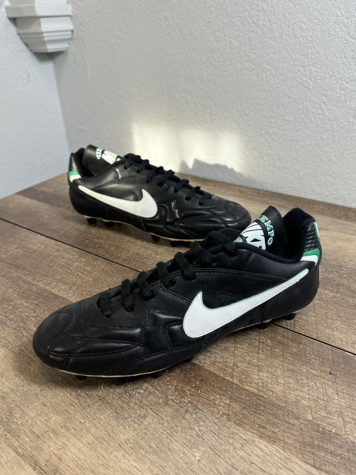 Nike Nike Eurostrike Vintage Football soccer Ronaldo r9 New Sz 9 Size US 9 / EU 42 - 2 Thumbnail