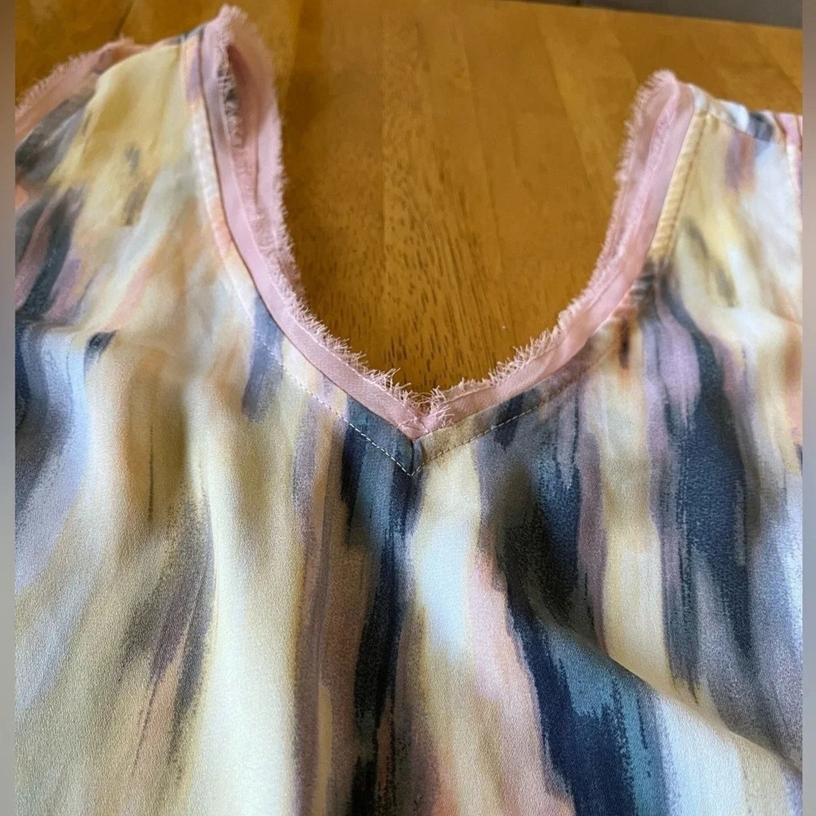 The Unbranded Brand Torrid Georgette Raw Edge Tank, size 2X. Tie dyed tank top. Size XXL / US 16-18 / IT 52-54 - 2 Thumbnail
