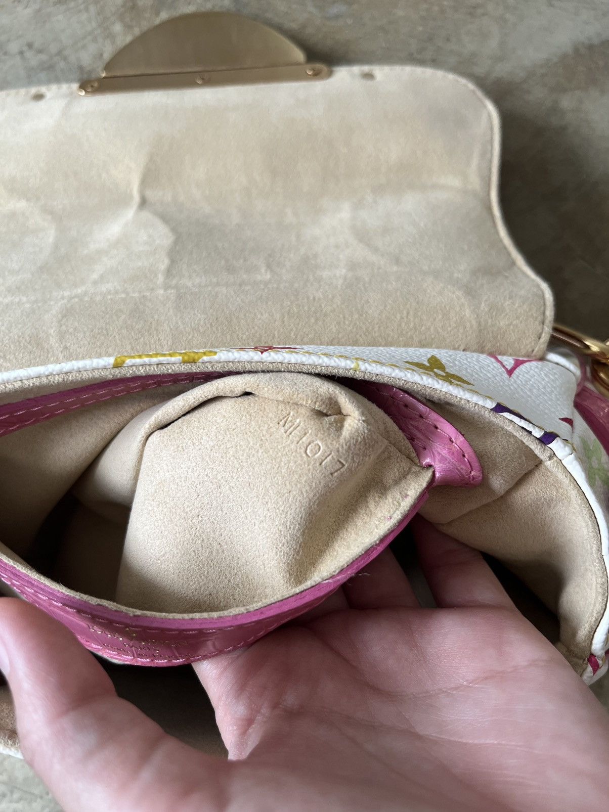 Louis Vuitton Louis Vuitton Pink Crocodie Marilyn Bag Size ONE SIZE - 8 Thumbnail
