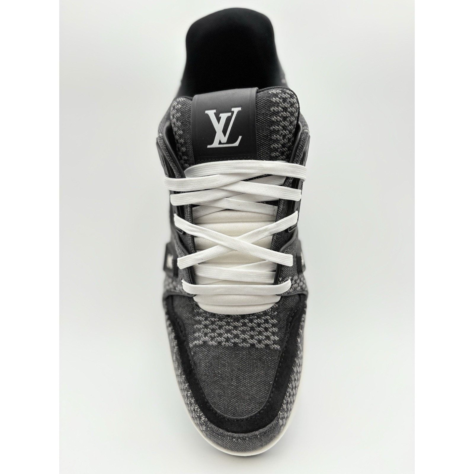 Louis Vuitton 10.5-11 US Louis Vuitton Trainer ' Black White '| VERY CLEAN Size US 11 / EU 44 - 5 Thumbnail
