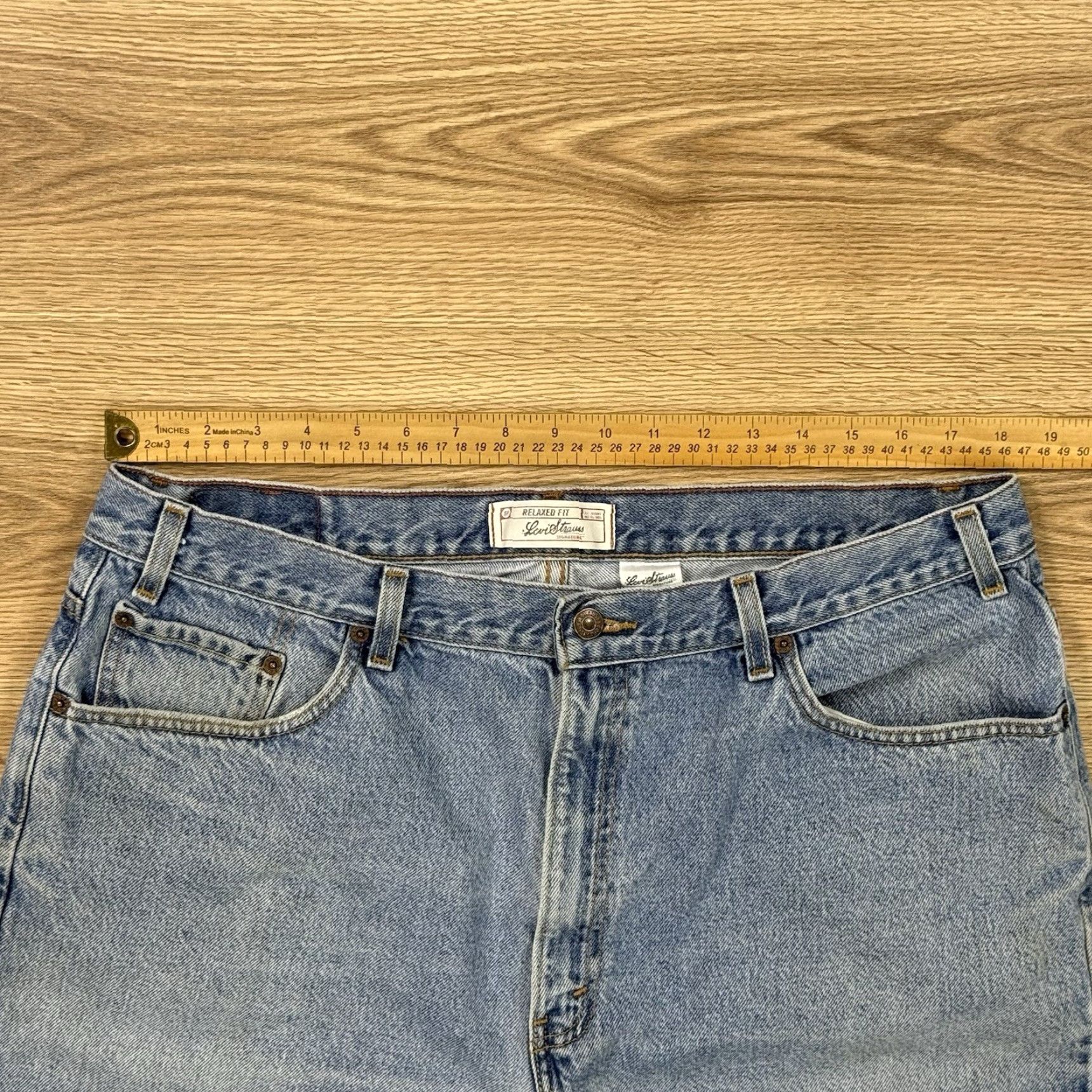 Vintage VINTAGE Levi Strauss Signature Denim Shorts Men’s Size 40 Bermuda Relaxed Fit Brown 9" Inseam Mens Size US 40 / EU 56 - 3 Thumbnail