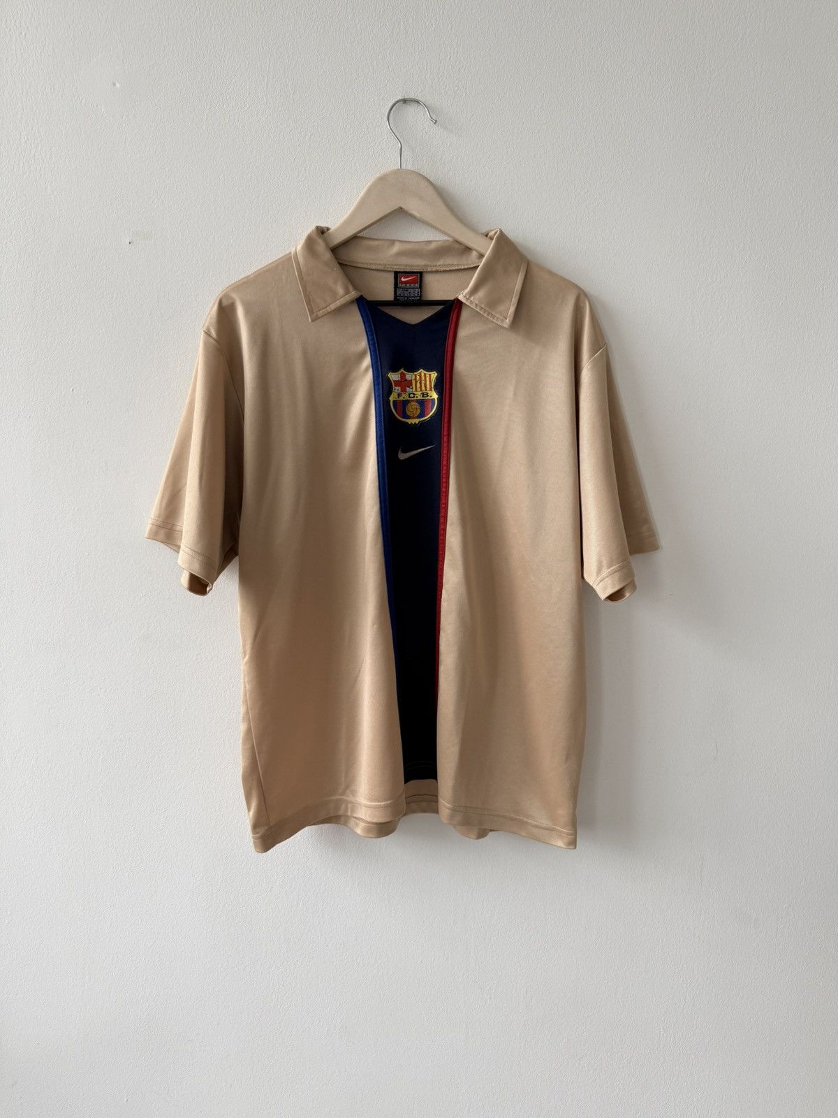Nike Nike Team Vintage 2001 Barcelona Away Gold Soccer Jersey Size US L / EU 52-54 / 3 - 1 Thumbnail