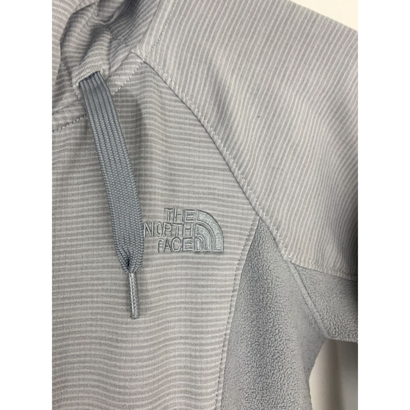 The North Face The North Face Hoodie Womens Small Gray Striped Full Zip Hooded Lightweight Pockets Activewear 100% Polyester** Size S / US 4 / IT 40 - 6 Thumbnail