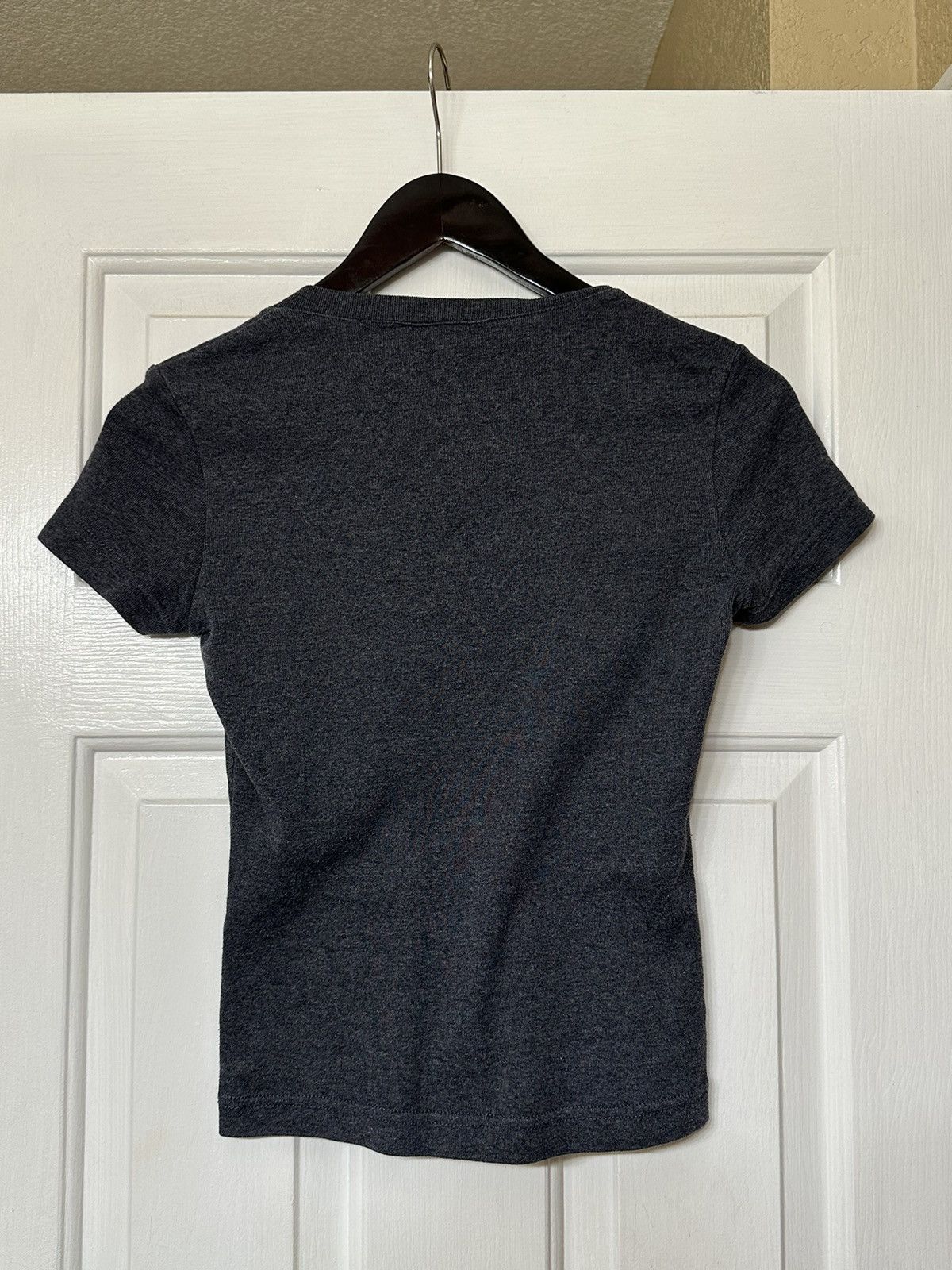 Guess Guess Jeans Women’s Vintage Short Sleeve V Neck Tee Size S / US 4 / IT 40 - 4 Thumbnail