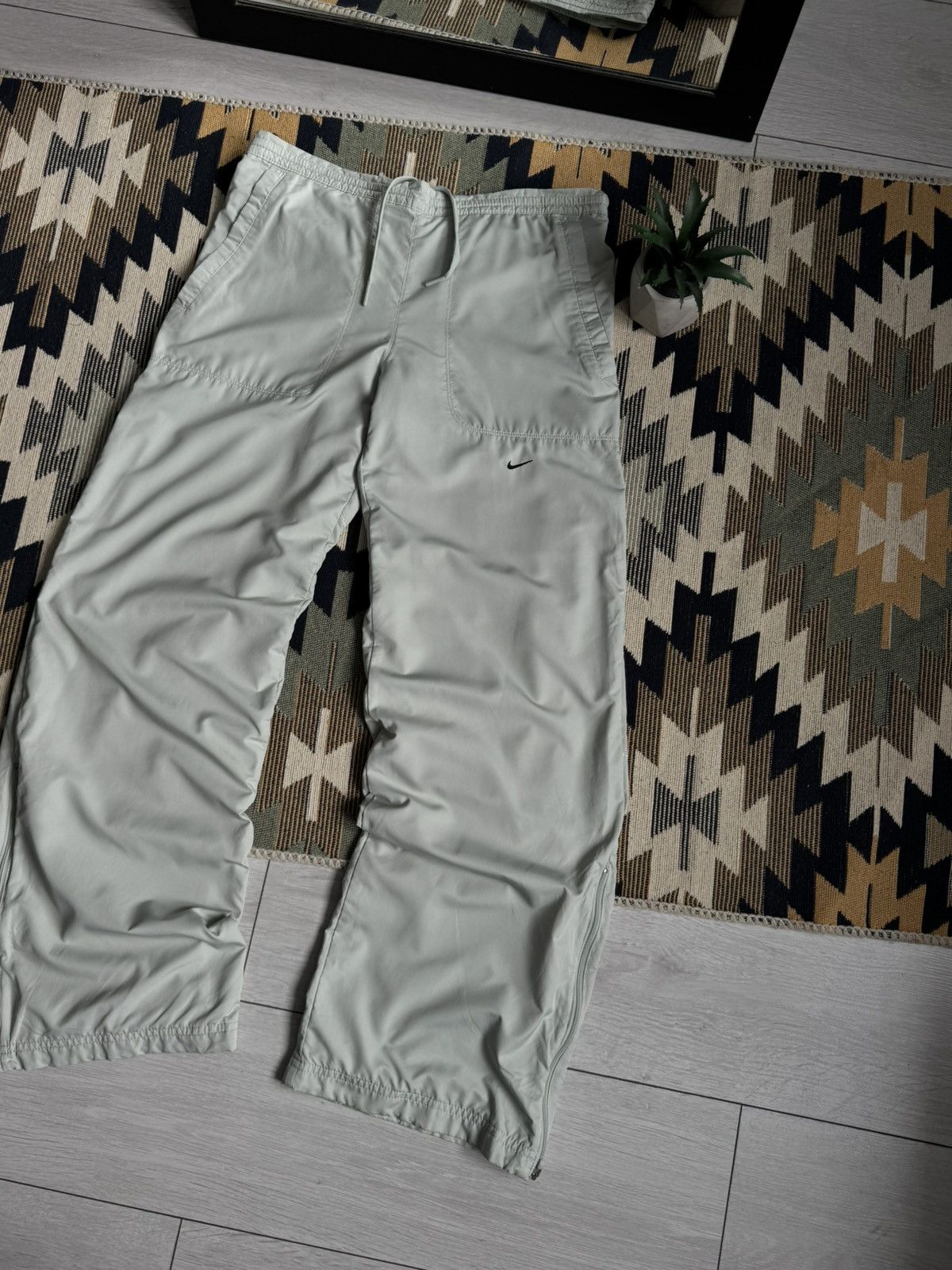 Nike Vintage Nike Nylon Baggy Y2K Pants Size 28" / US 6 / IT 42 - 4 Thumbnail