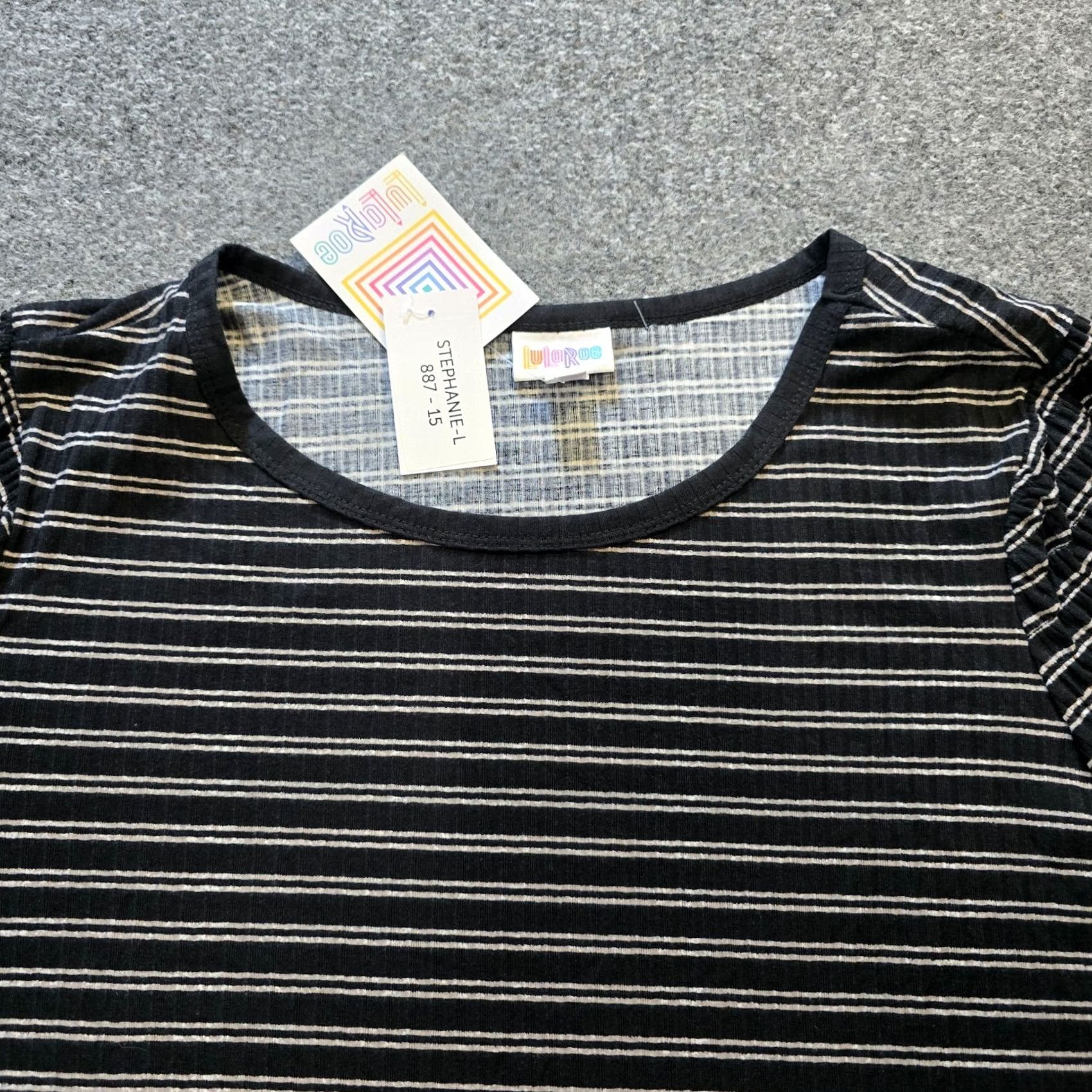Vintage Lularoe Top Womens Medium Black Striped Ribbed Stephanie Stretch Casual Shirt Ladies Regular Short Sleeve Pullover Knit Polyester Round Neck Size M / US 6-8 / IT 42-44 - 2 Thumbnail
