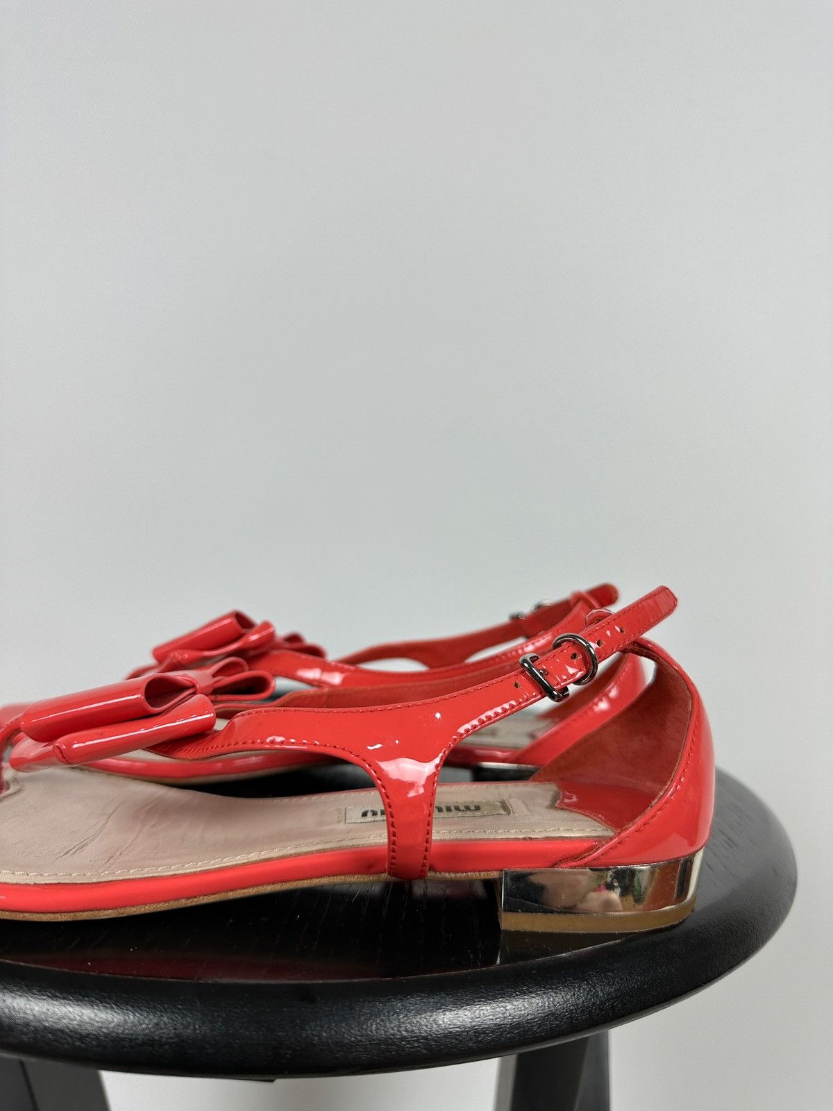 Miu Miu Miu Miu Pink Patent Leather Bow Flat Sandals Size US 6.5 / IT 36.5 - 12 Thumbnail
