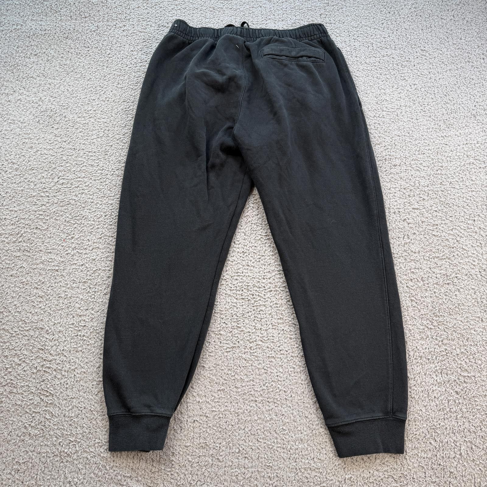 Nike Nike Club Fleece Joggers Black Men M Sweatpants Swoosh Pants Size US 32 / EU 48 - 2 Thumbnail