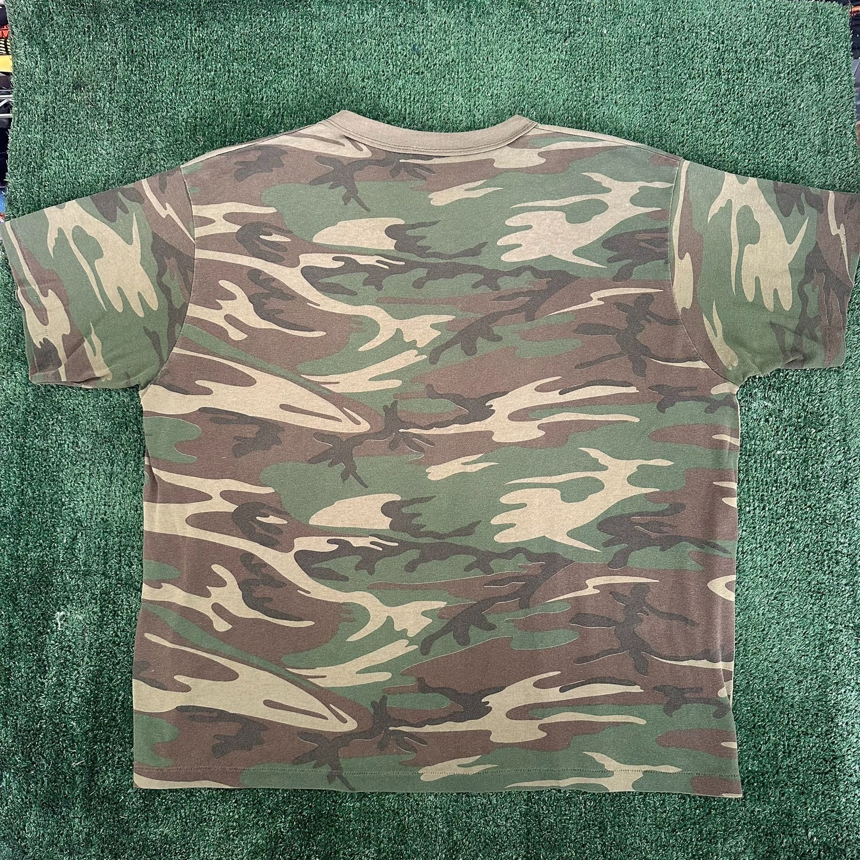 Vintage Vintage 90s Woodland Forest Camo T-Shirt Army Military Tee Size US L / EU 52-54 / 3 - 5 Thumbnail