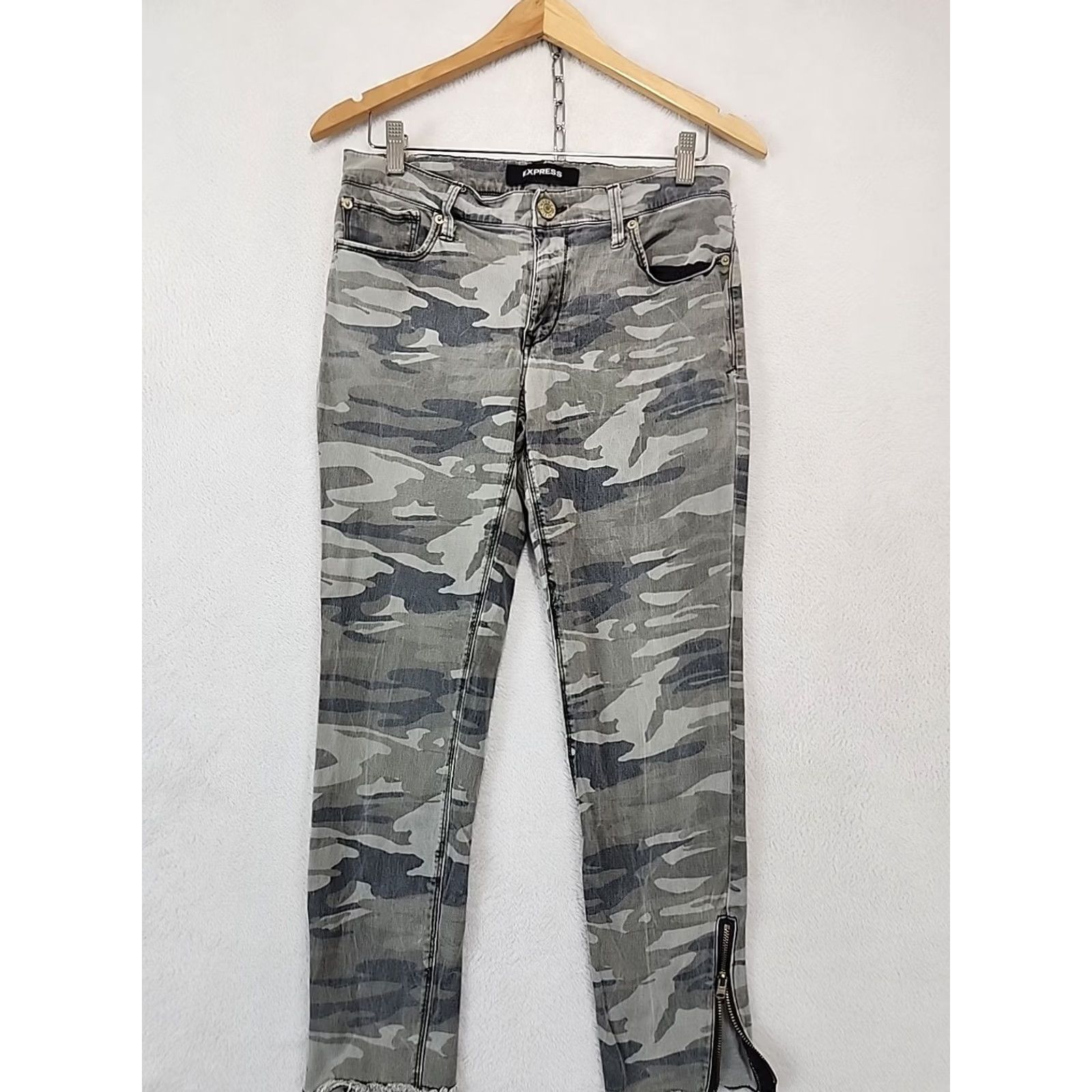Express Express Womens 6R Camo Stretch Ankle Mid Rise Leggings Zipper Ankle Raw Hem Shirt Pants Womens Grunge Multicolor Casual Size 28" / US 6 / IT 42 - 3 Thumbnail
