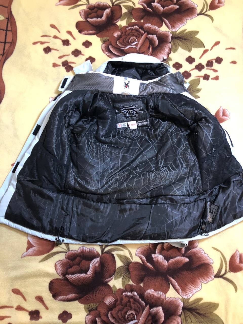 Spyder Vintage Spyder Ski Jacket Jet Black Nylon Womens 90s Size M / US 6-8 / IT 42-44 - 9 Thumbnail