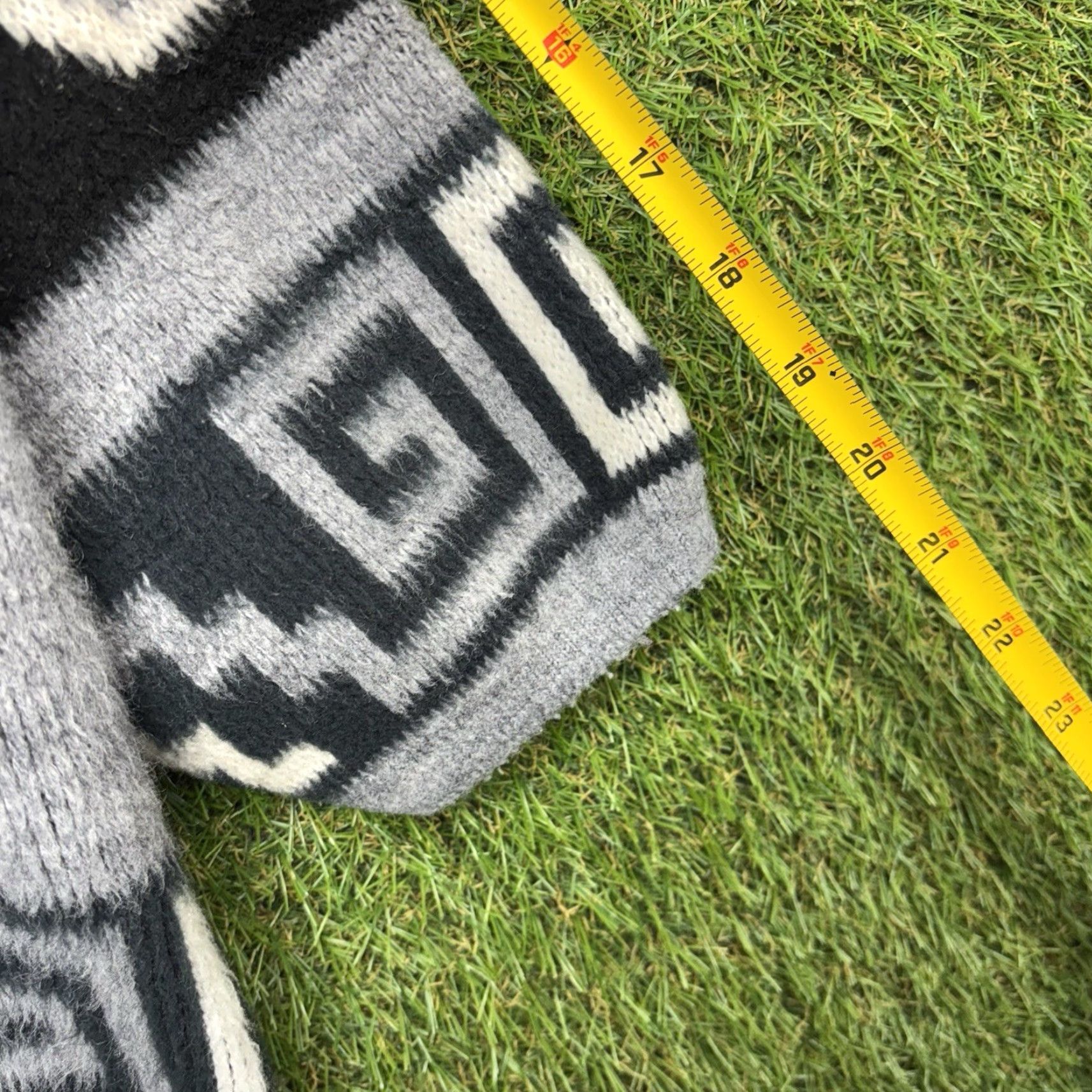 Vintage VINTAGE Genesis Geometric Aztec Knit Full Zip Hoodie Sweater Men L Gray 90s Wool Fleece Warm Winter Hoodie Mens Large 90s Aztec Geometric Pattern Size US L / EU 52-54 / 3 - 5 Thumbnail