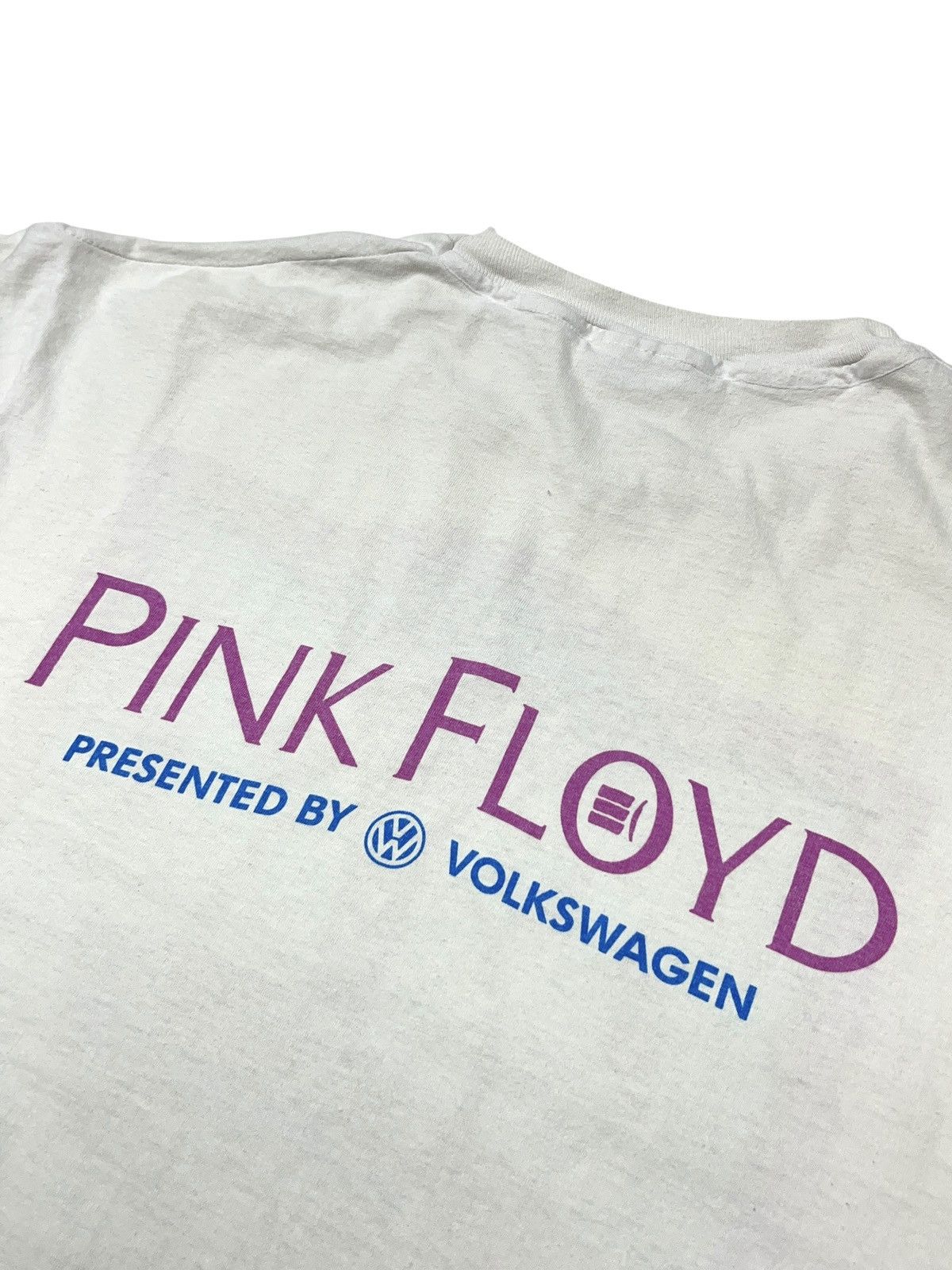 Band Tees Vintage 1994 Pink Floyd Volkswagen Division Bell T-shirt Size US L / EU 52-54 / 3 - 9 Thumbnail