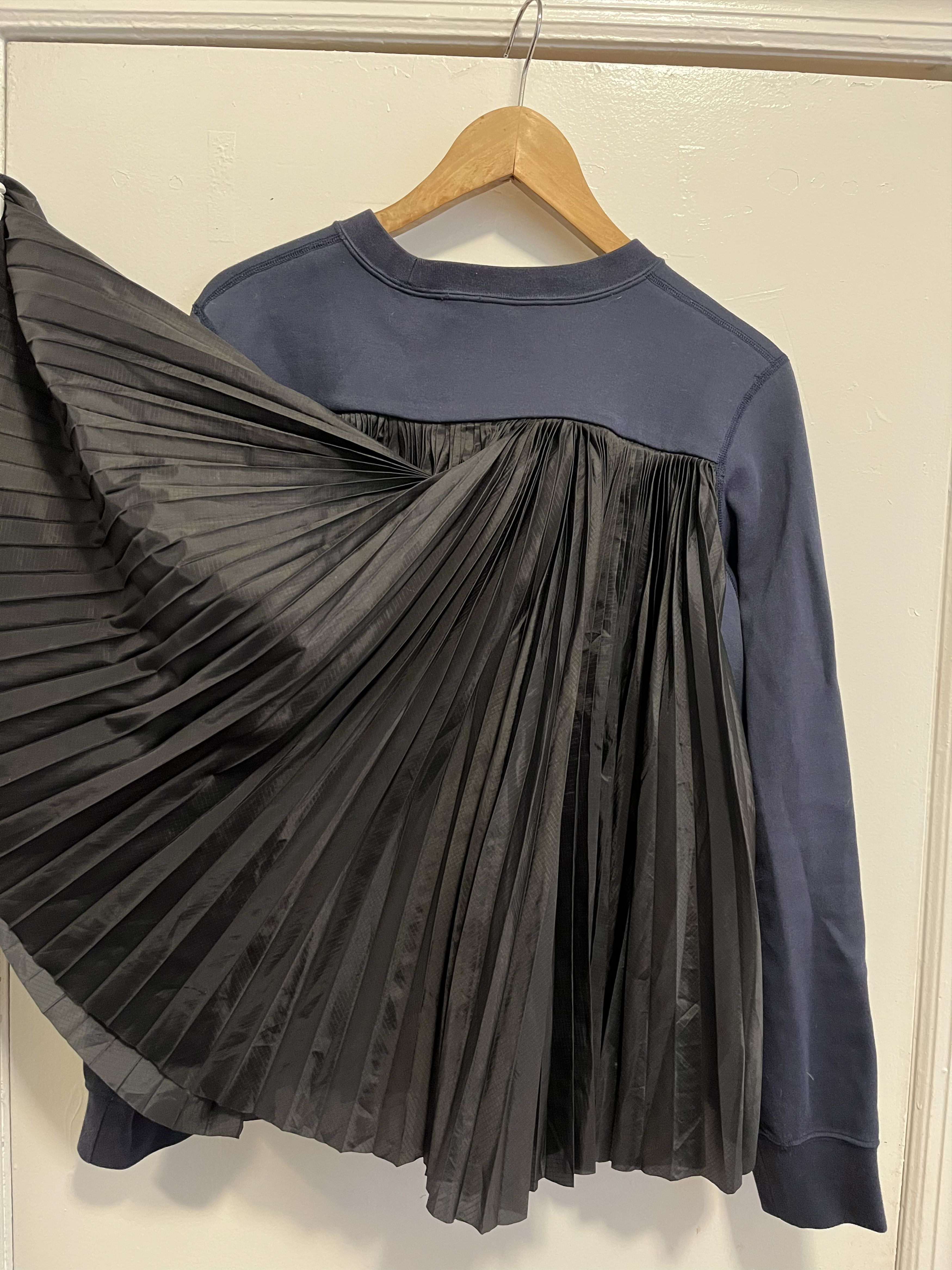 Nike × Sacai Nike x sacai Pleated Crewneck Sweatshirt Size M / US 6-8 / IT 42-44 - 4 Thumbnail