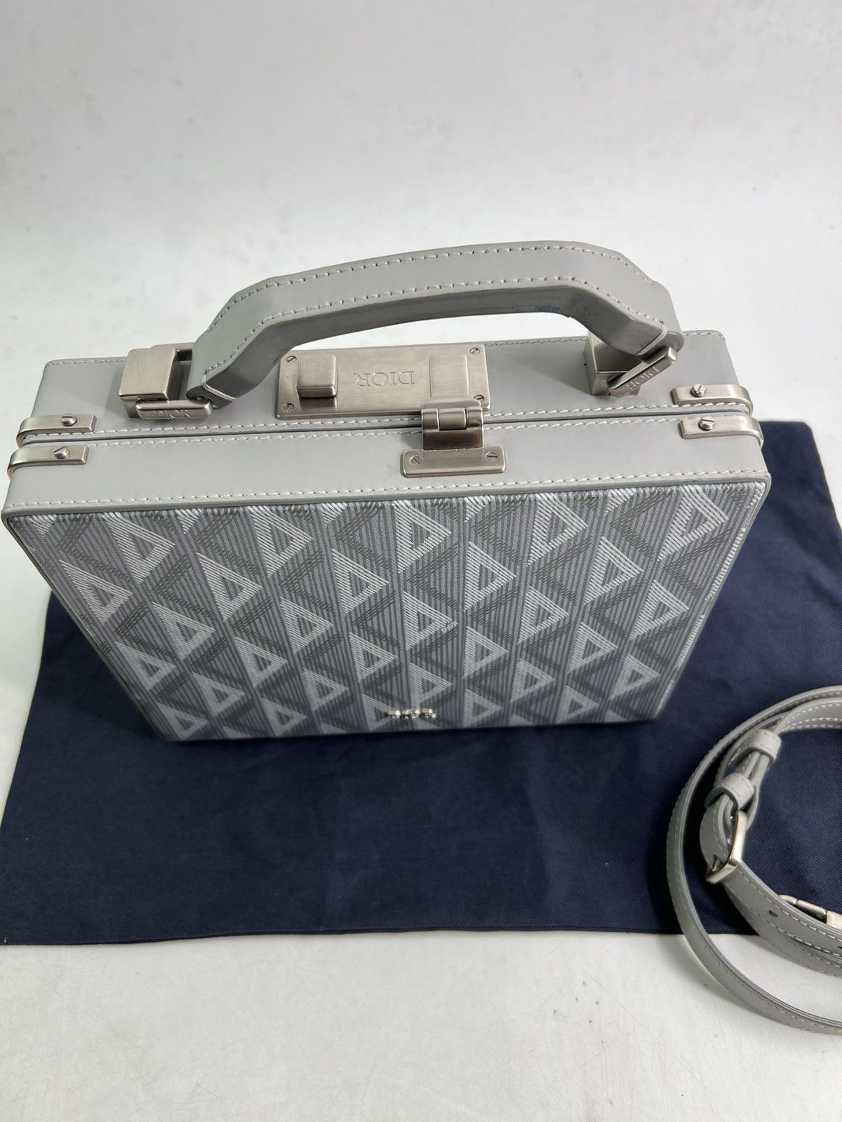 Dior Dior Lock Diamond CD Mono Hand/Sling Bag Size 34 - 5 Thumbnail