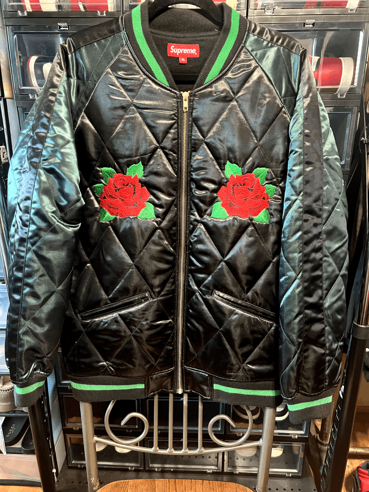 ジャケット・アウター Supreme Rose Quilted bomber jacket Supreme 'Quilted Satin Bomber'ローズ 薔薇 キルティング