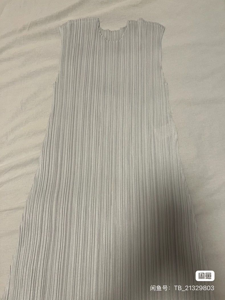 Issey Miyake Issey Miyake size:3 Beige pleated dress Size XS / US 0-2 / IT 36-38 - 2 Thumbnail