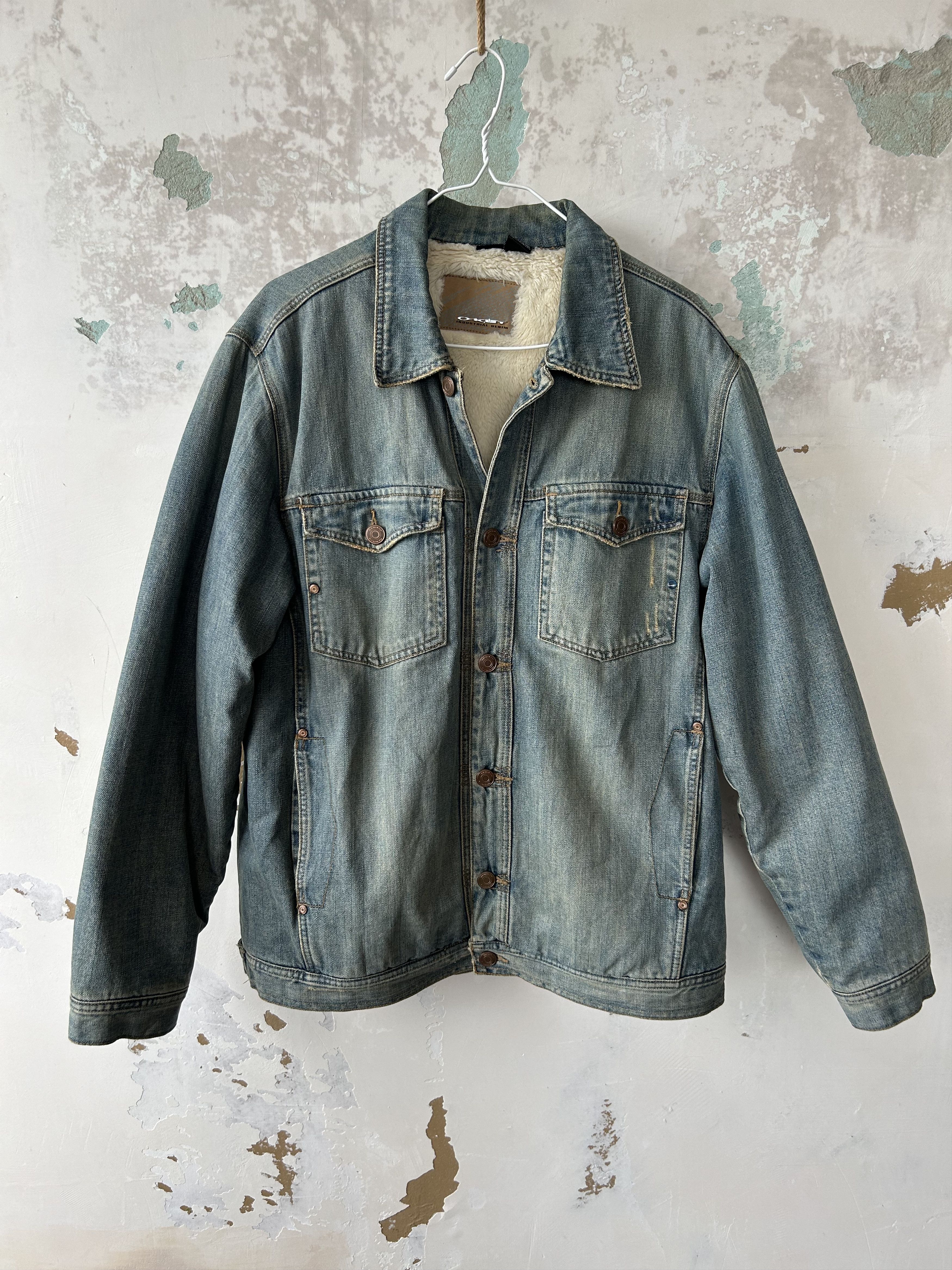 Oakley Vintage Oakley Sherpa Denim Jacket Trucker Lined Size US L / EU 52-54 / 3 - 1 Thumbnail