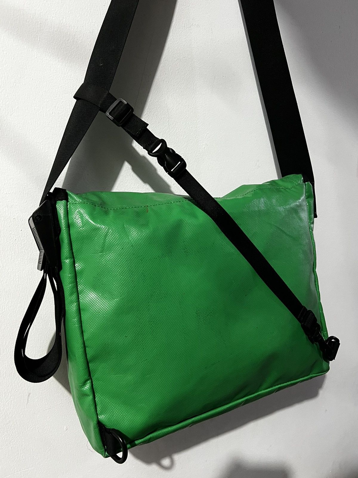 The North Face The North Face Waterproof Green Tarpaulin Messenger Bag Size ONE SIZE - 3 Thumbnail