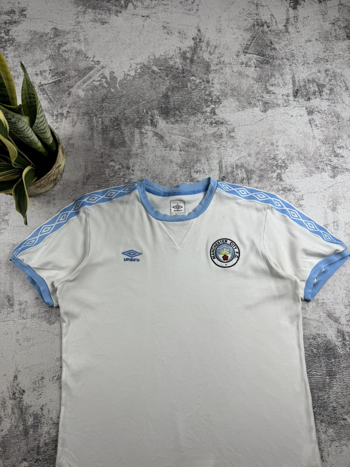 Umbro Manchester City 2009 2010 2011 White Men’s XL Retro Umbro Cotton Jersey T Shirt Size US XL / EU 56 / 4 - 4 Thumbnail
