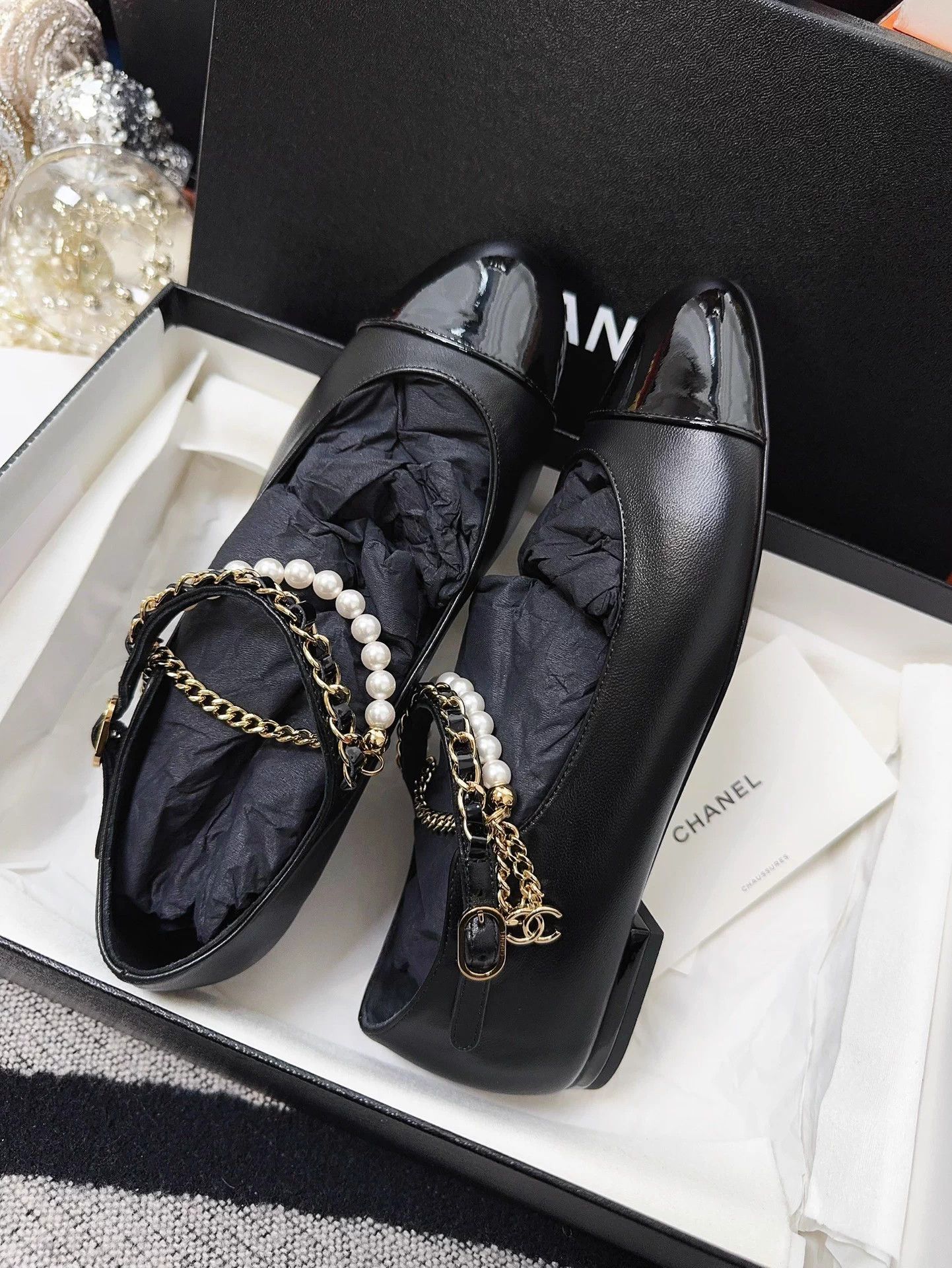 Chanel Chanel 25B Pearl Chain Black Mary Janes Flats Size US 5 / IT 35 - 4 Thumbnail