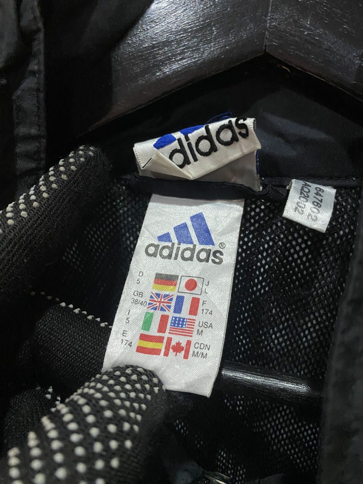 Adidas Vintage Adidas Fulham FC Windbreaker Jacket Black Nylon Size US M / EU 48-50 / 2 - 5 Thumbnail