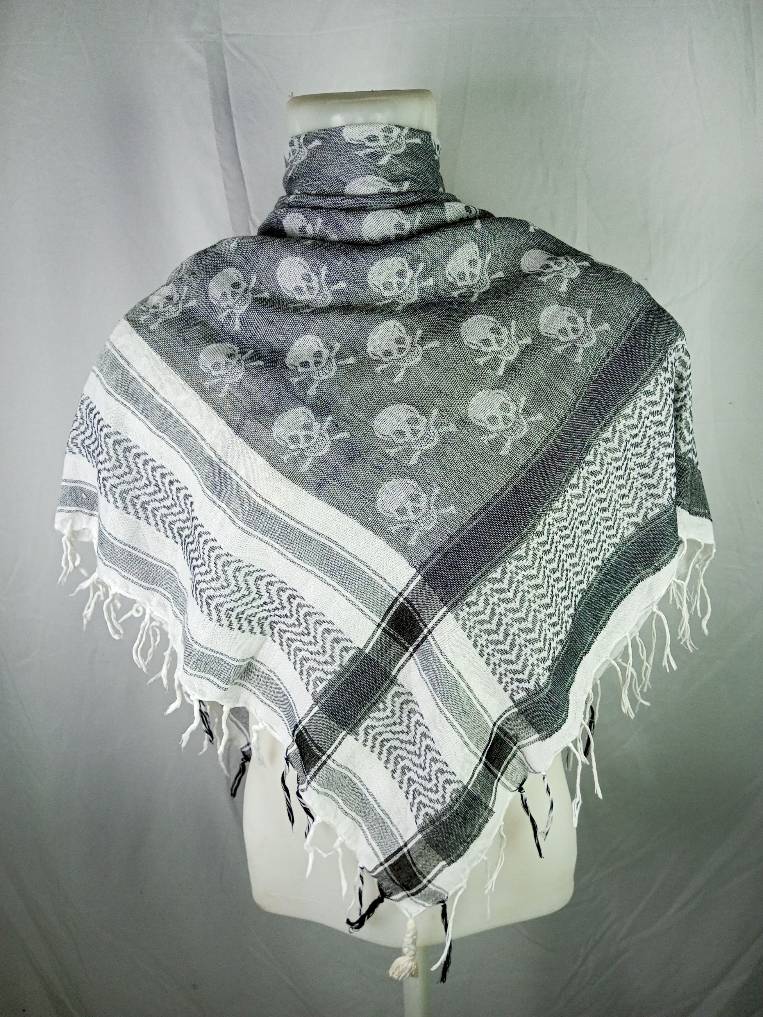 Japanese Brand Skulls scarf Inspired by Alexander Mcqueen Size ONE SIZE - 7 Thumbnail