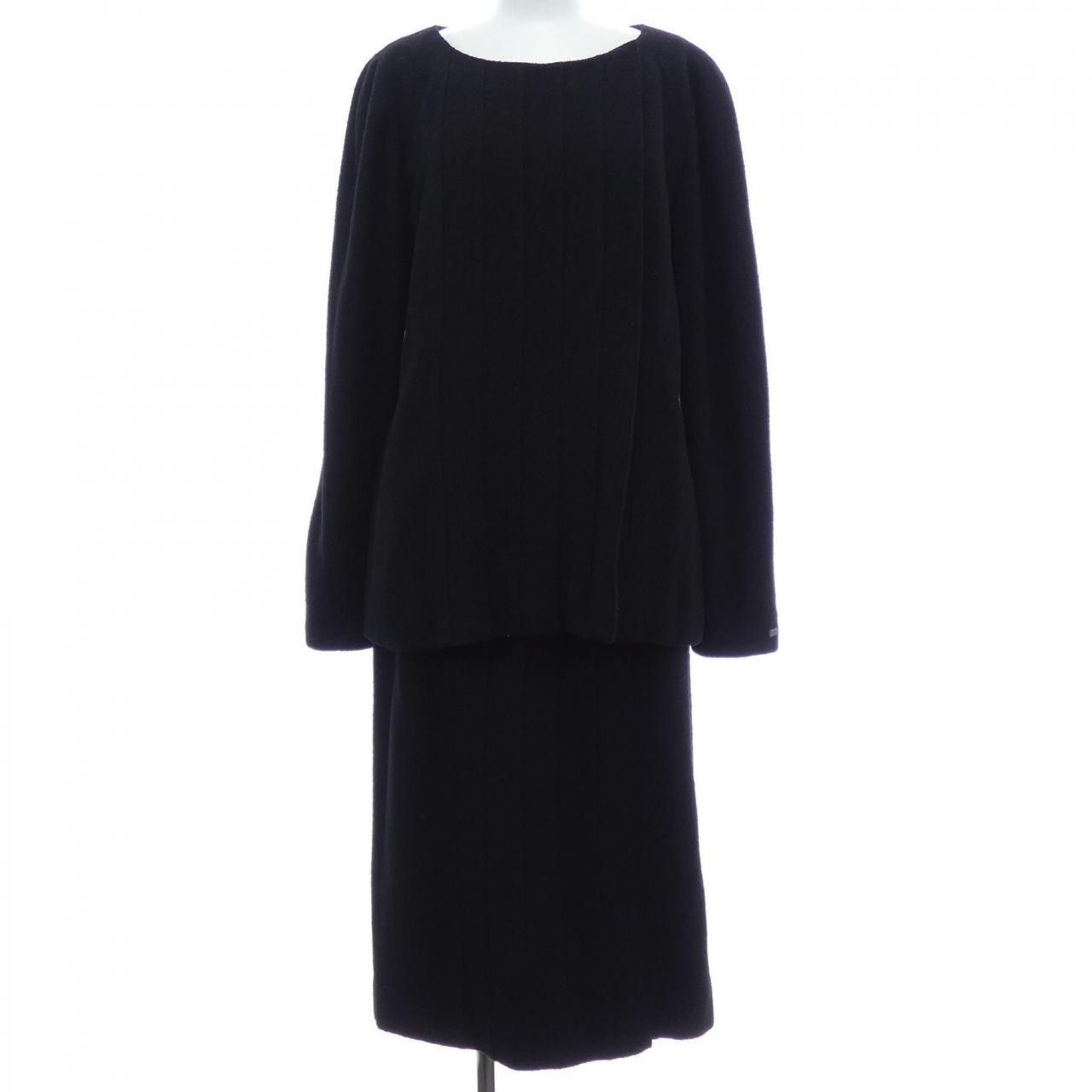 Chanel Chanel Chanel Set Up Textile Suits P14310V07726 DUTY FREE for USA Size ONE SIZE - 1 Thumbnail