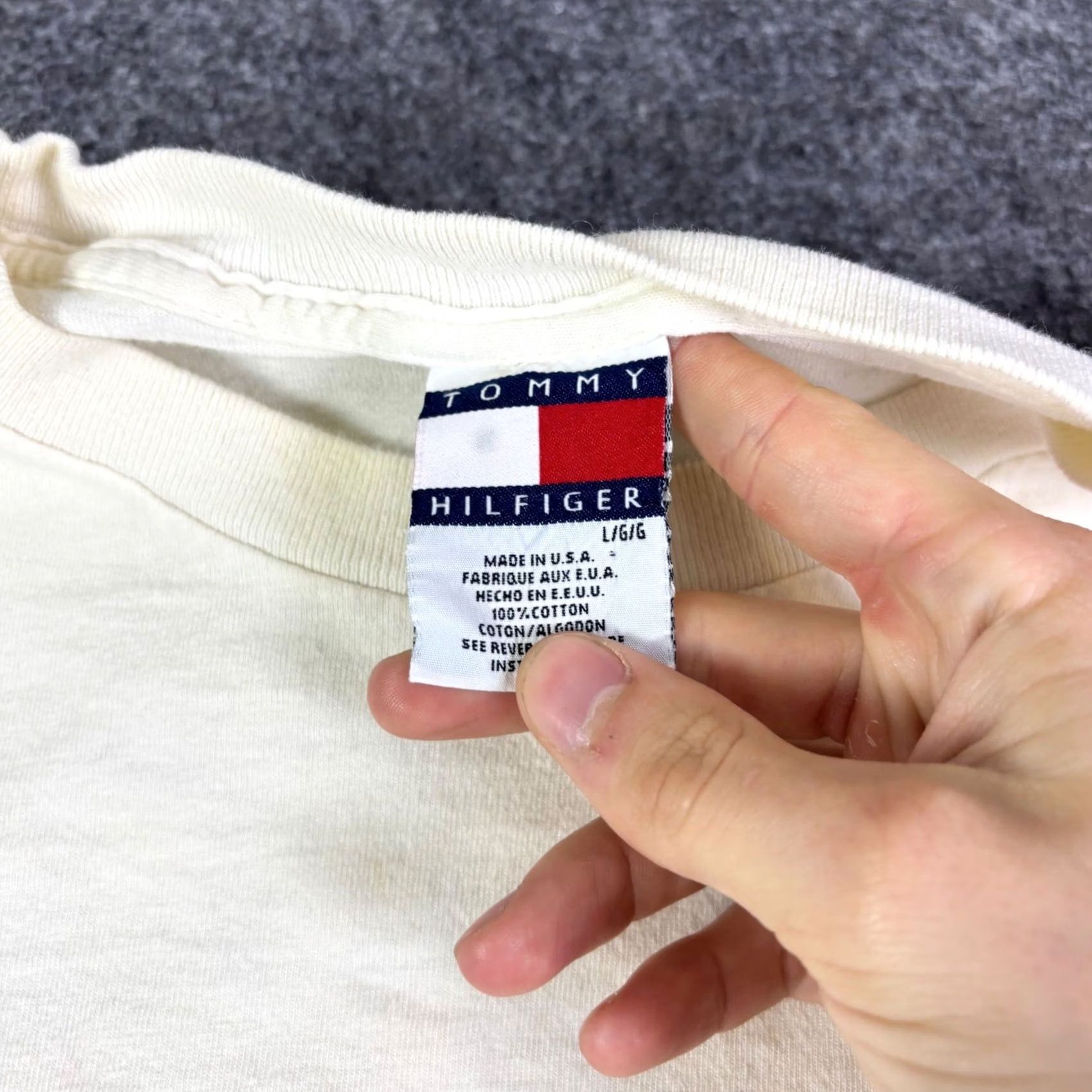 Tommy Hilfiger VINTAGE Tommy Hilfiger Long Sleeve Pocket T-Shirt Mens Large White 90s USA Size US L / EU 52-54 / 3 - 5 Thumbnail