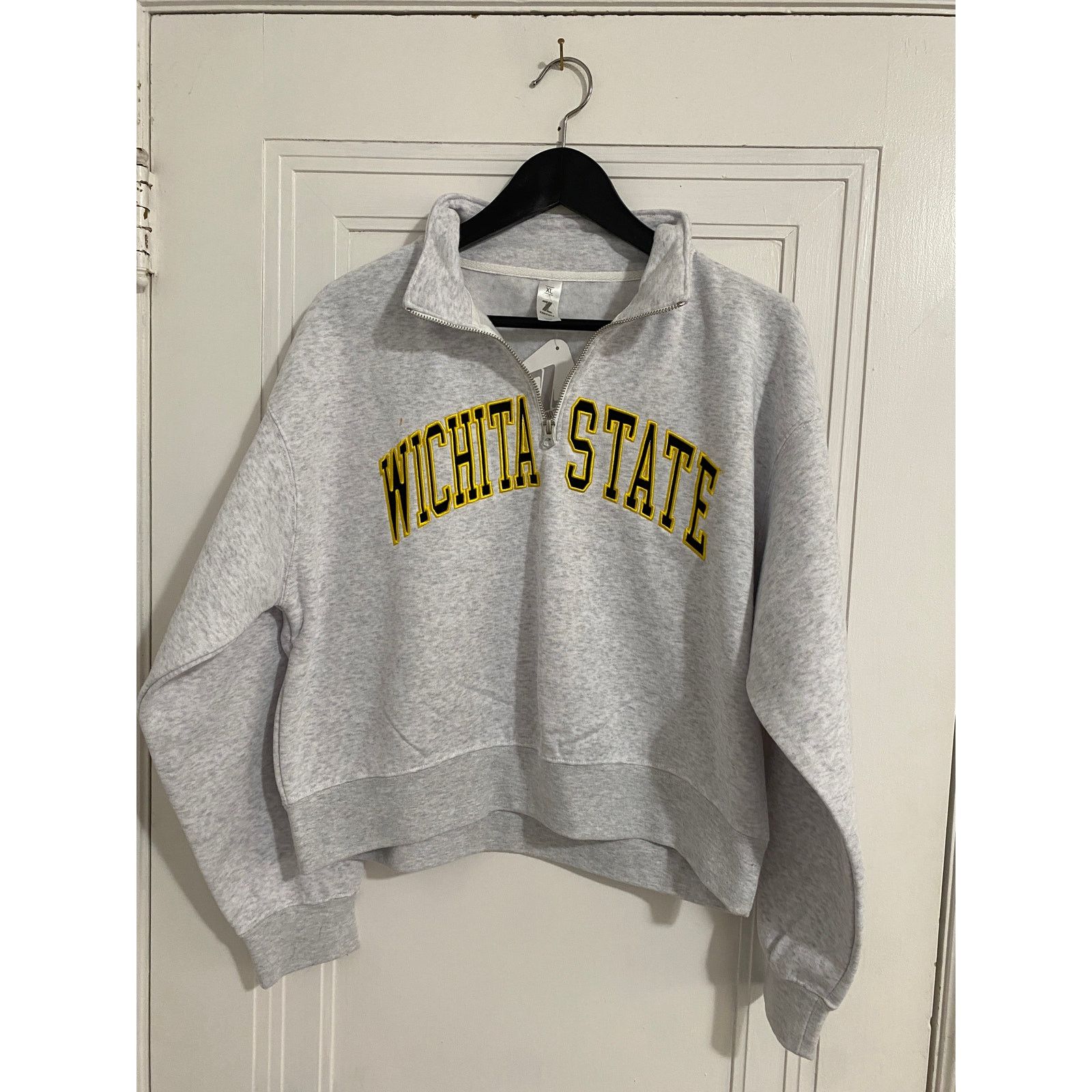 NCAA NWT Wichita State Shockers Cropped 1/4-Zip Sweatshirt Sz XL Size XL / US 12-14 / IT 48-50 - 1 Thumbnail