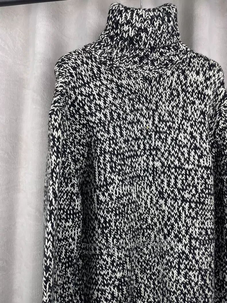 Saint Laurent Paris Saint Laurent Paris Black and White Knit Snowflake High Ne Size US S / EU 44-46 / 1 - 3 Thumbnail