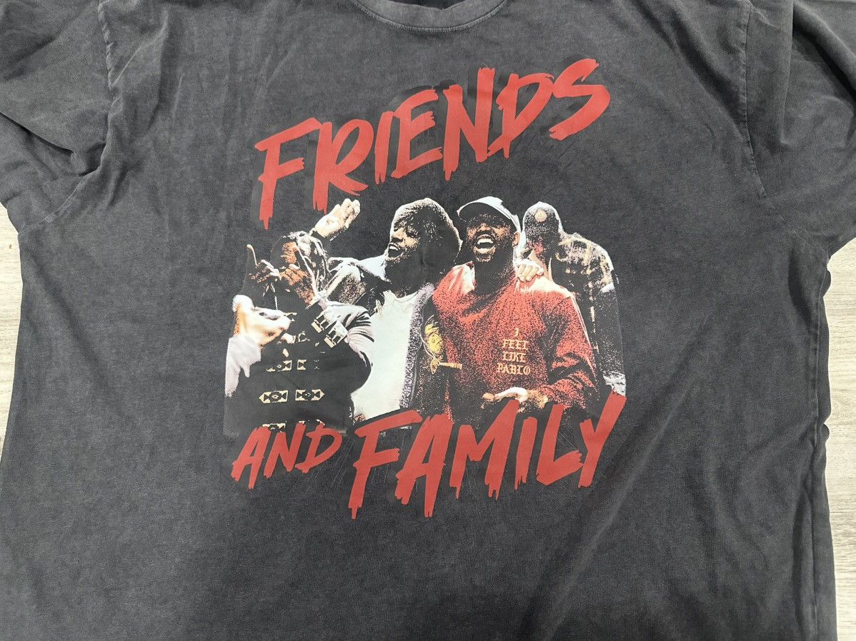 Vintage Ye Friends and Family tee Size US XL / EU 56 / 4 - 2 Thumbnail