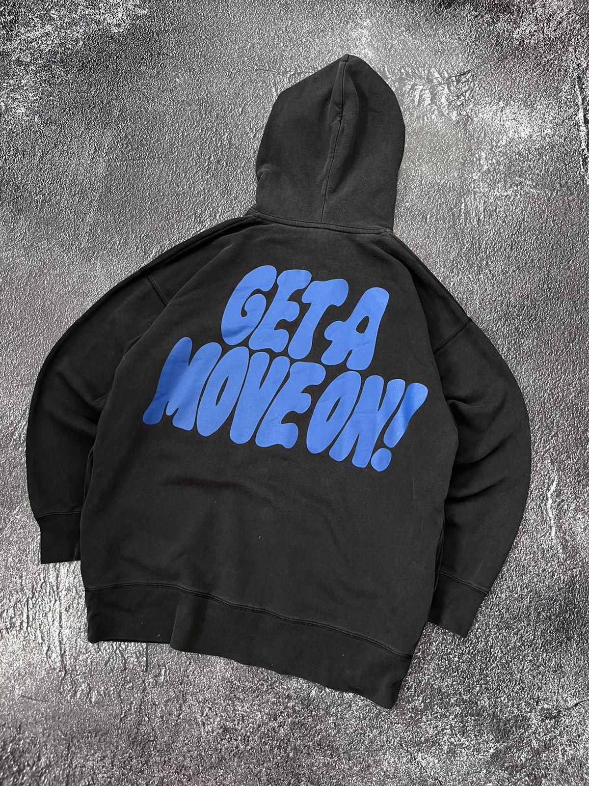Uniqlo UNIQLO VERDY GETA MOVE ON FADED BLACK HOODIE Size US M / EU 48-50 / 2 - 11 Thumbnail