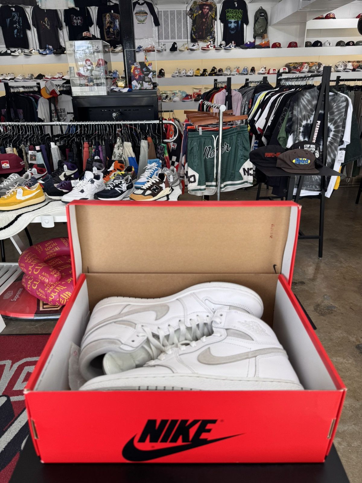 Jordan Brand × Nike Air Jordan 1 Retro High ‘85 Neutral Grey Size 11 (2021) Size US 11 / EU 44 - 10 Thumbnail