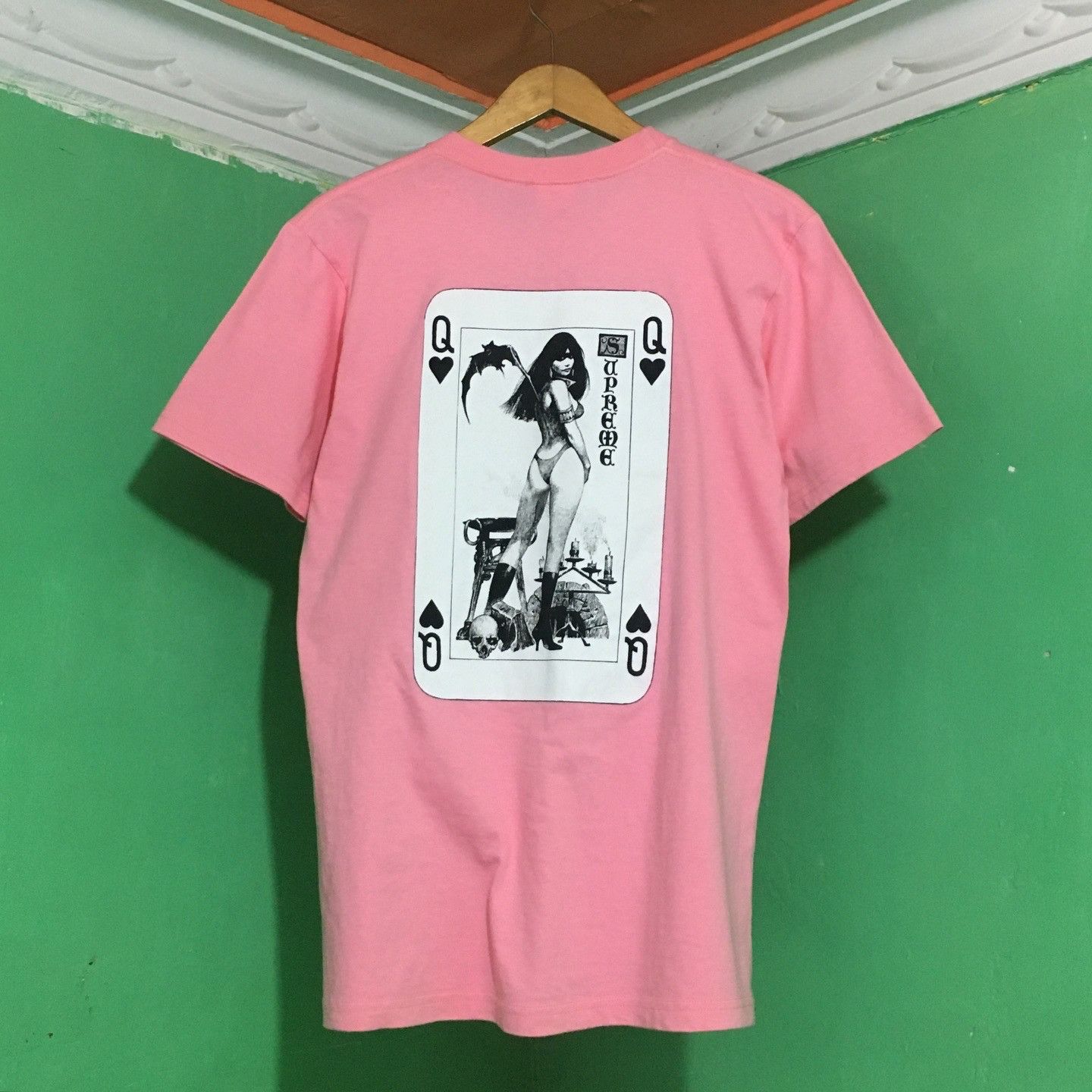 Supreme Supreme Vampirella SS17 Card Tee Bright Coral Size US M / EU 48-50 / 2 - 1 Thumbnail