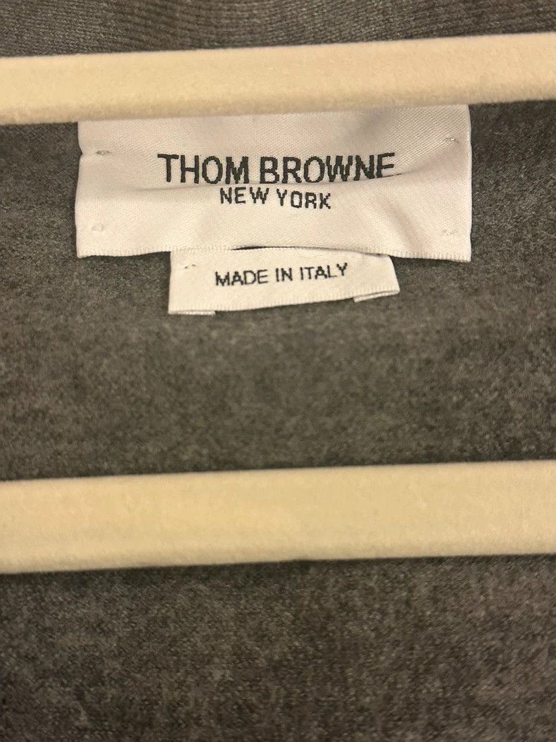 Thom Browne Thom Browne V-neck cashmere sweater Size US L / EU 52-54 / 3 - 3 Thumbnail