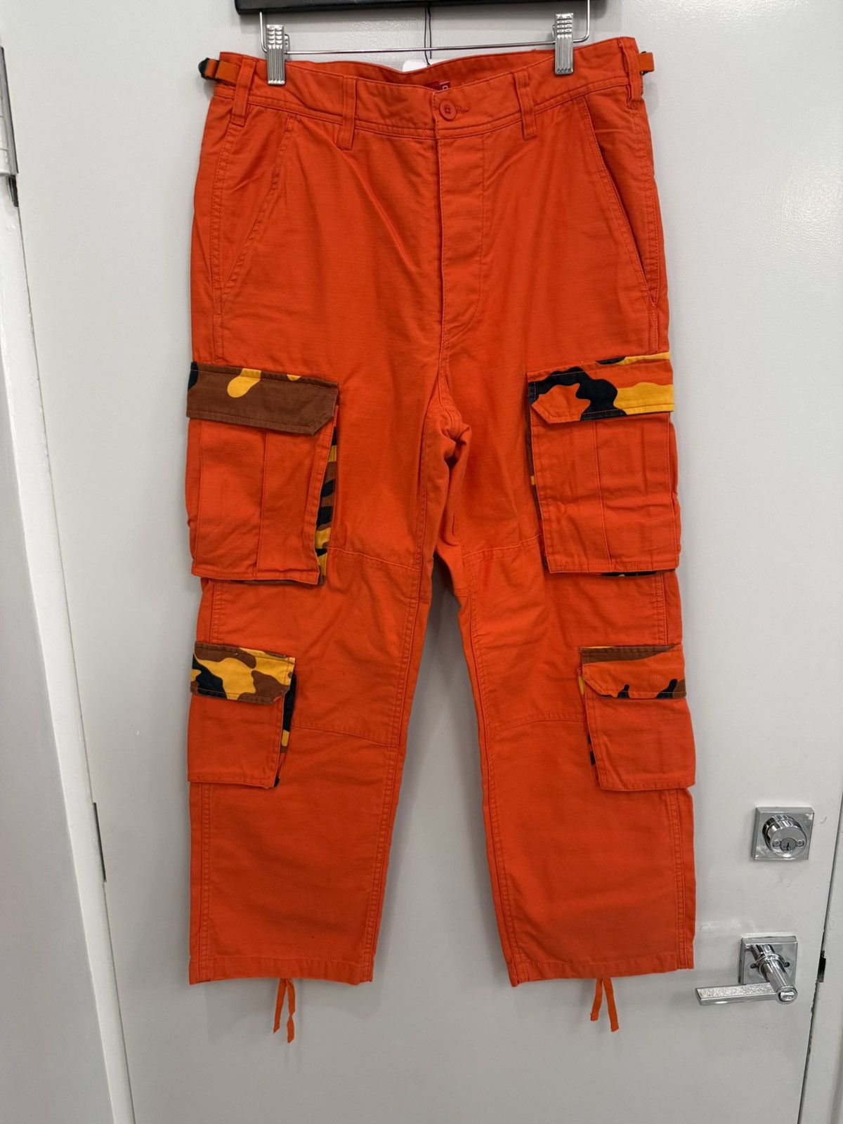 Supreme Supreme Orange Camo Pants Size US 30 / EU 46 - 1 Thumbnail