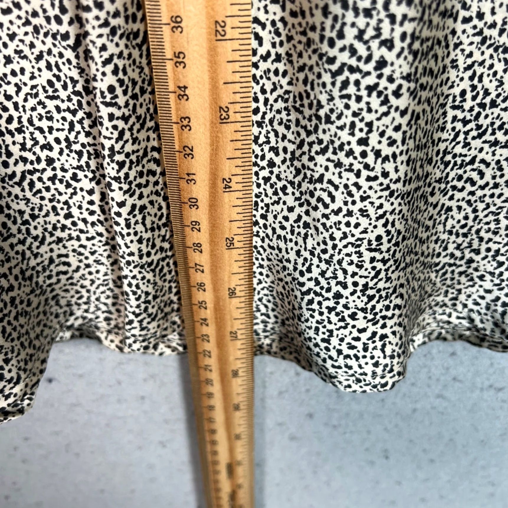 Vintage Sienna Sky Womens Small Animal Print Midi Skirt Gray Polyester Spandex A-Line Pull On Regular Size S Skirt Animals 90s? Size 28" / US 6 / IT 42 - 6 Thumbnail