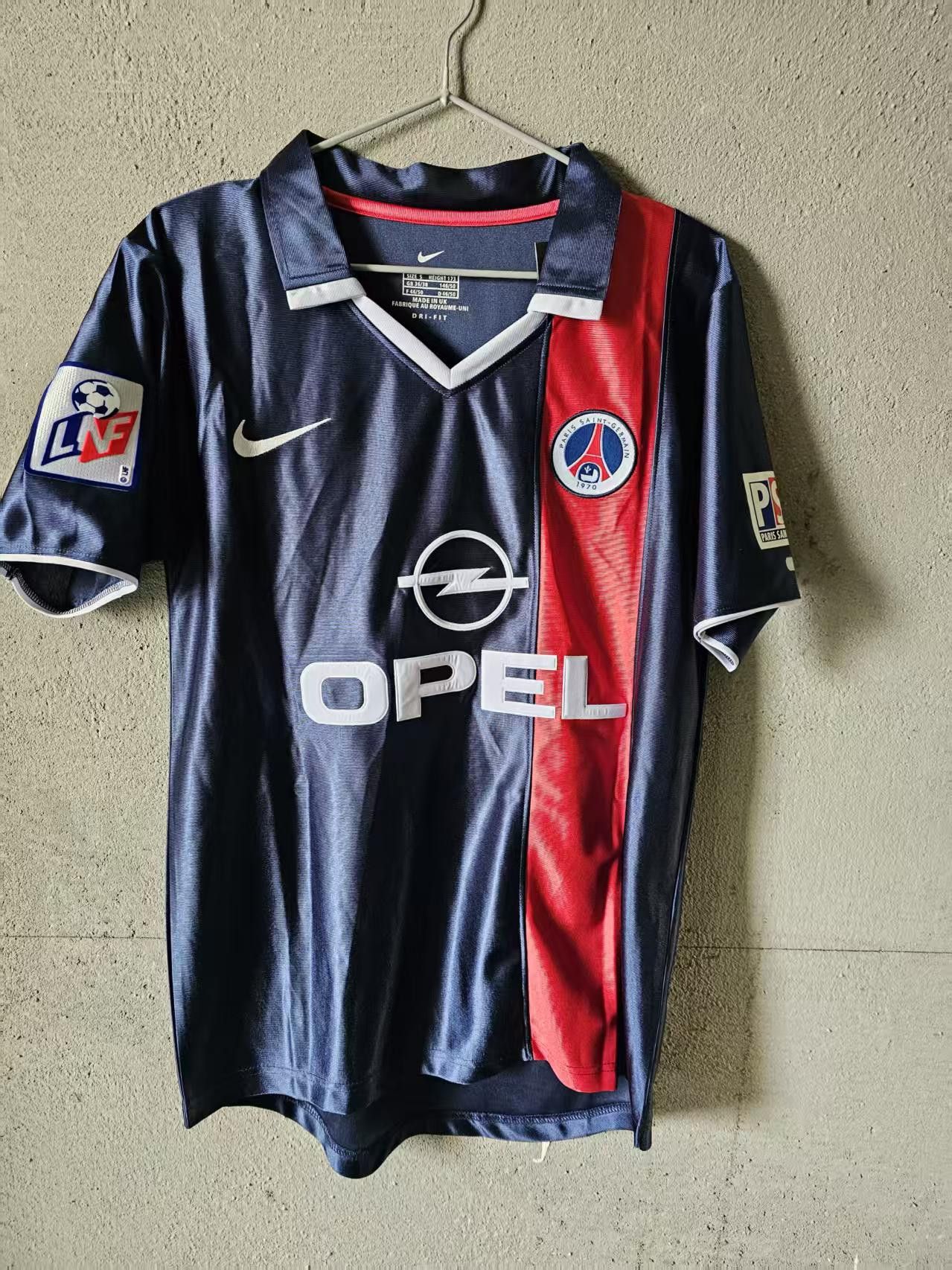 Other 2001 02 PSG 21 Ronaldinho Jersey Size US L / EU 52-54 / 3 - 2 Thumbnail