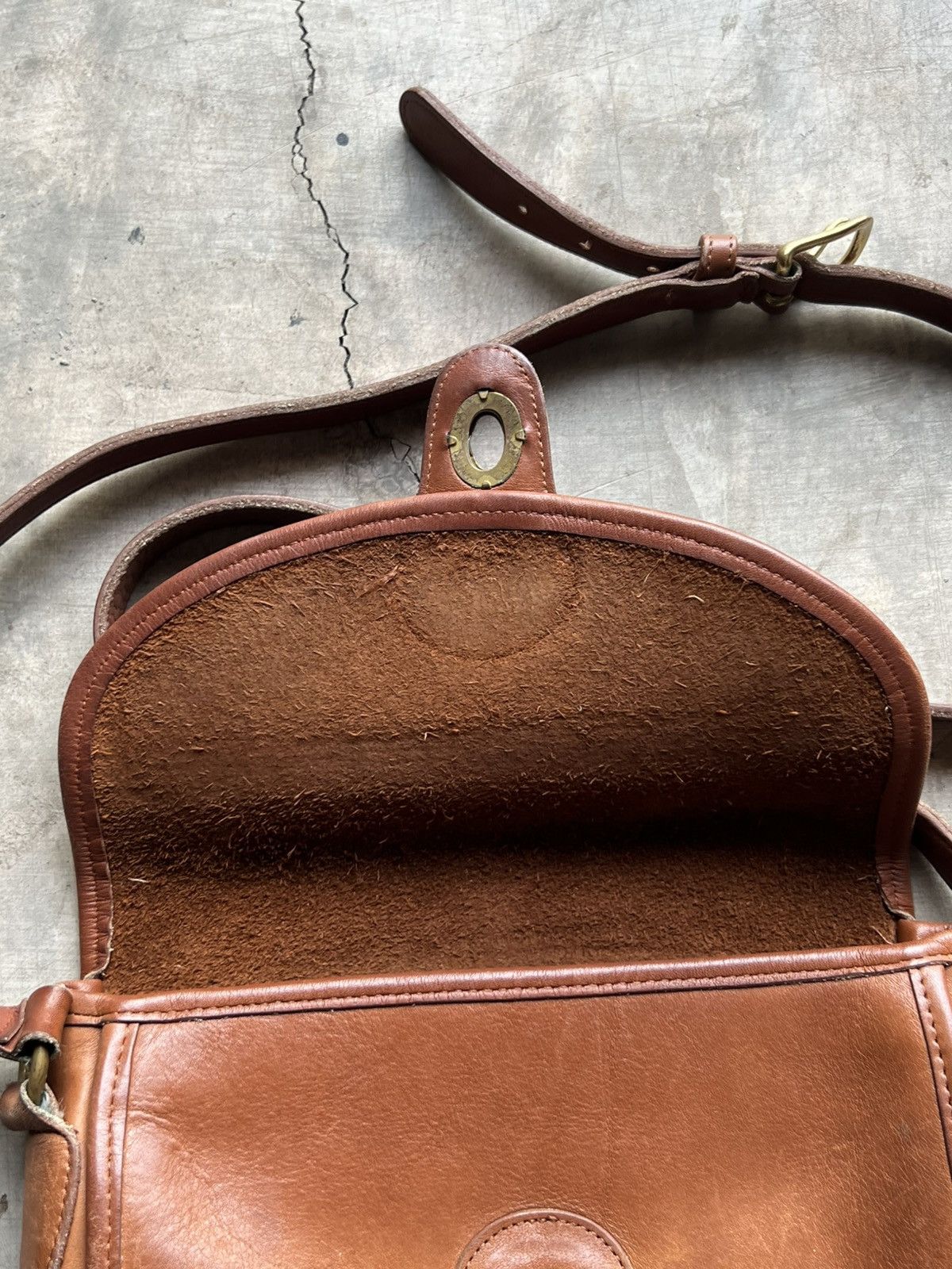 Coach Vintage Coach Willis British Tan Leather Bag Size ONE SIZE - 7 Thumbnail