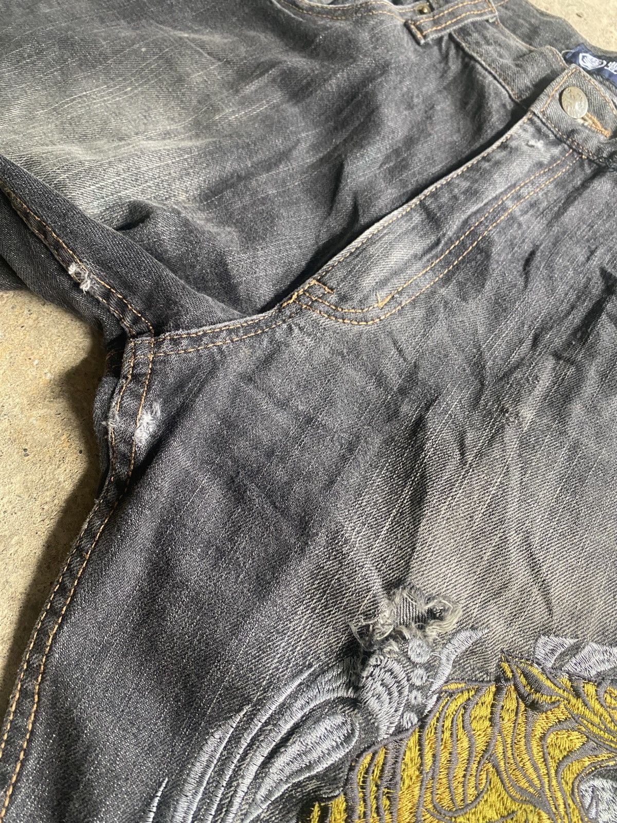 Japanese Brand Kodama Embroidery Distressed Jeans Size US 33 - 6 Thumbnail