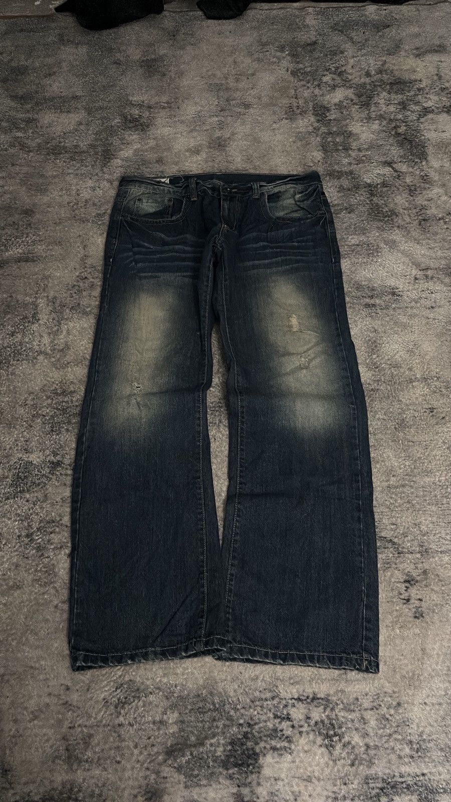 2000s y2k baggy company 81 distressed faded jeans